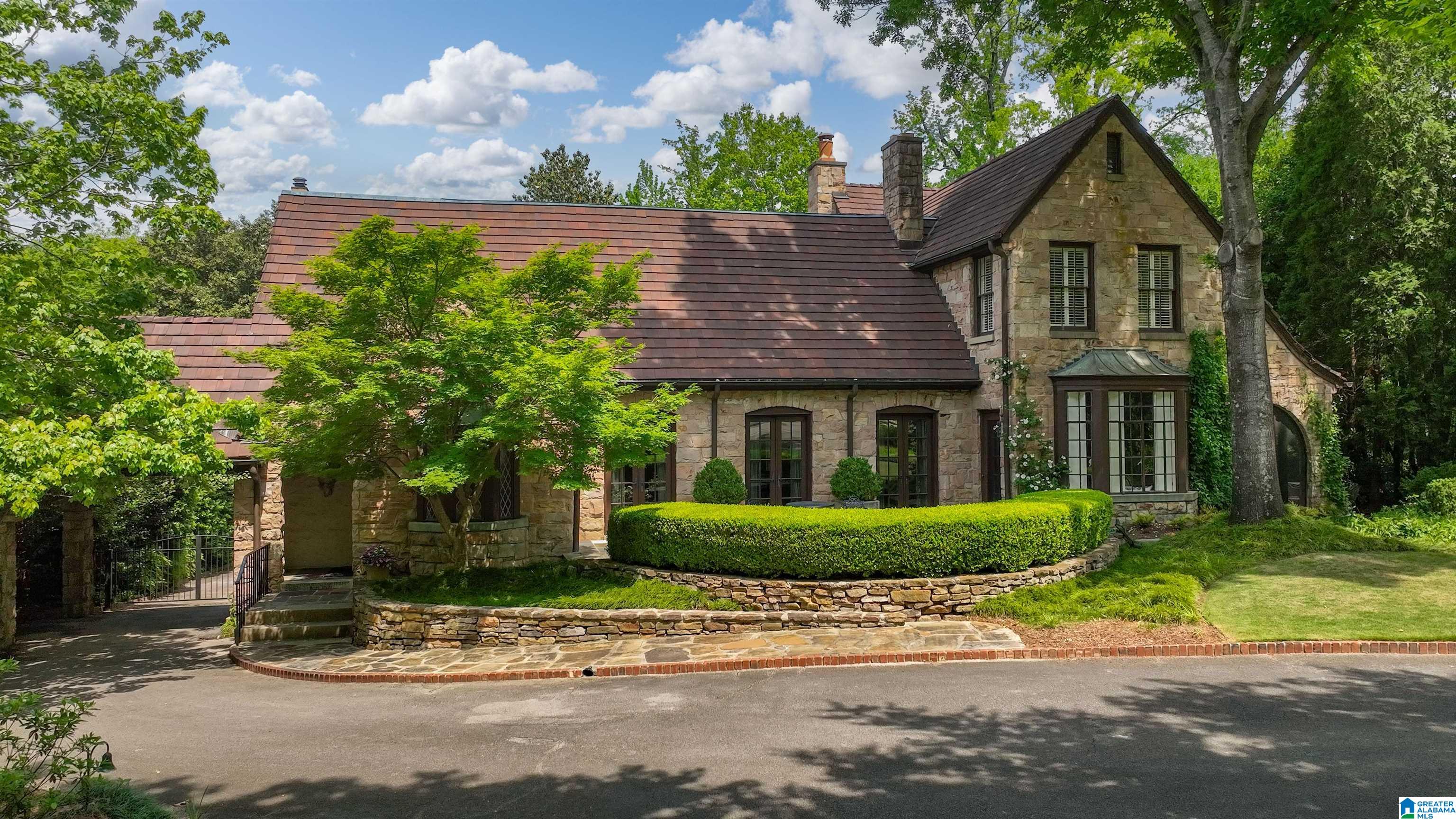 2724 CANTERBURY ROAD