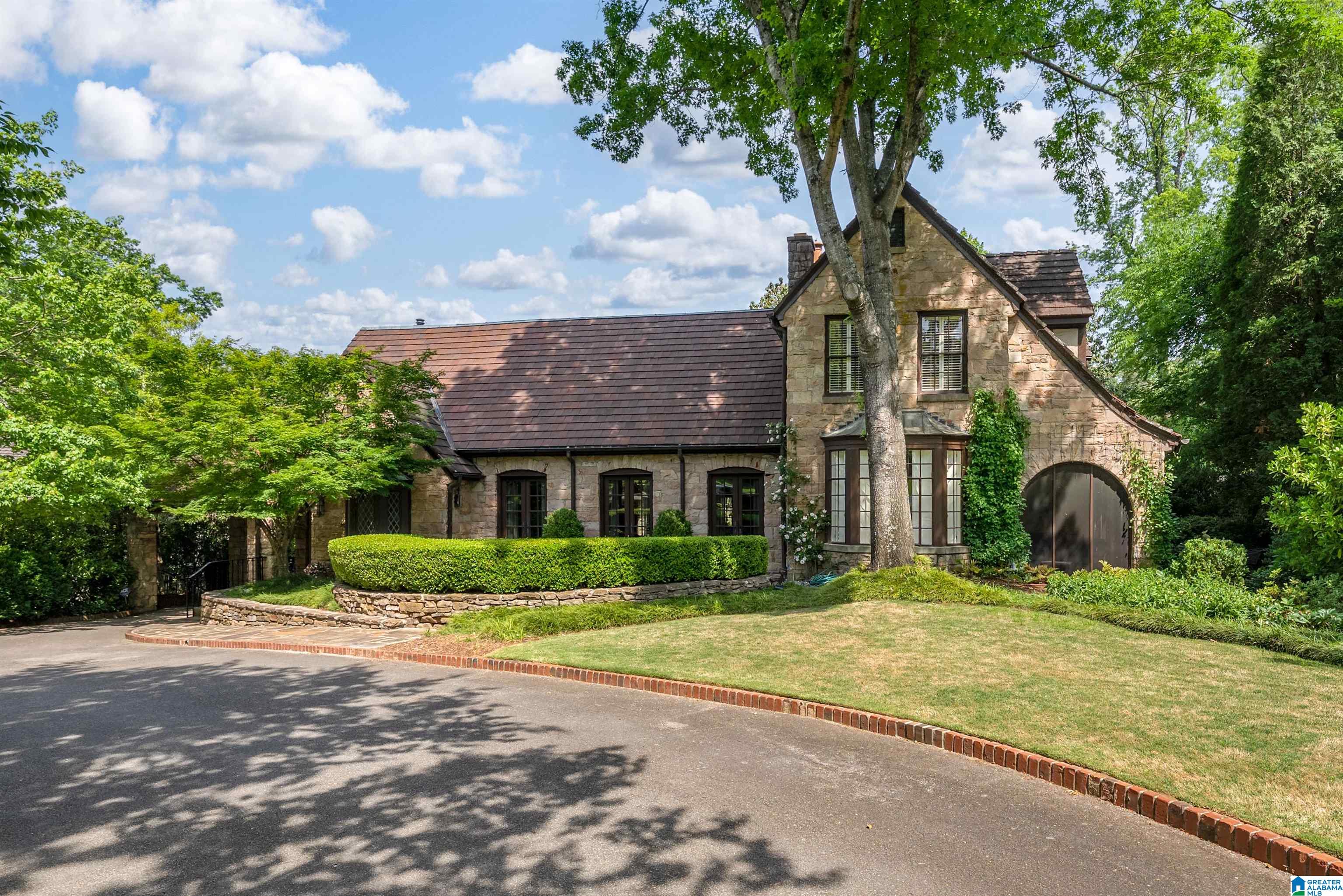 2724 CANTERBURY ROAD