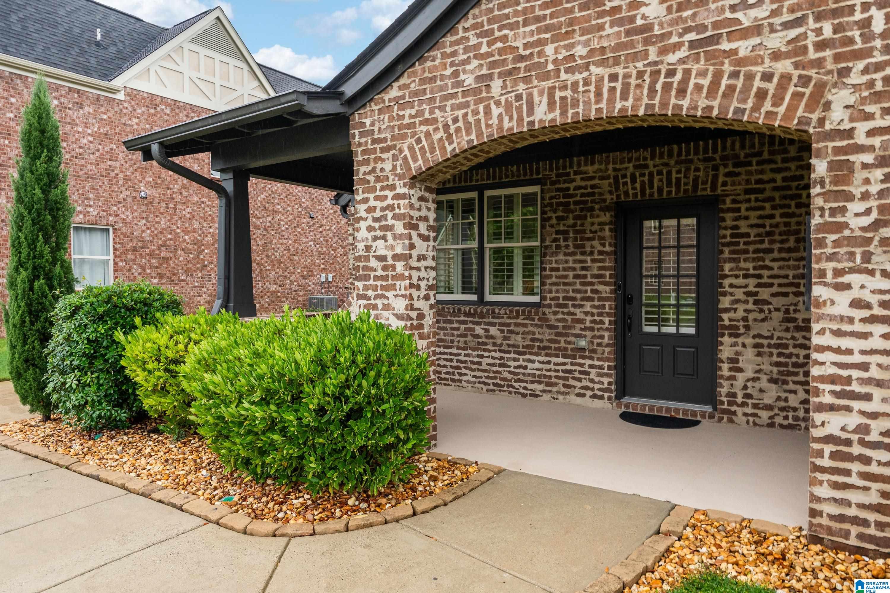 1098 REGENT PARK DRIVE
