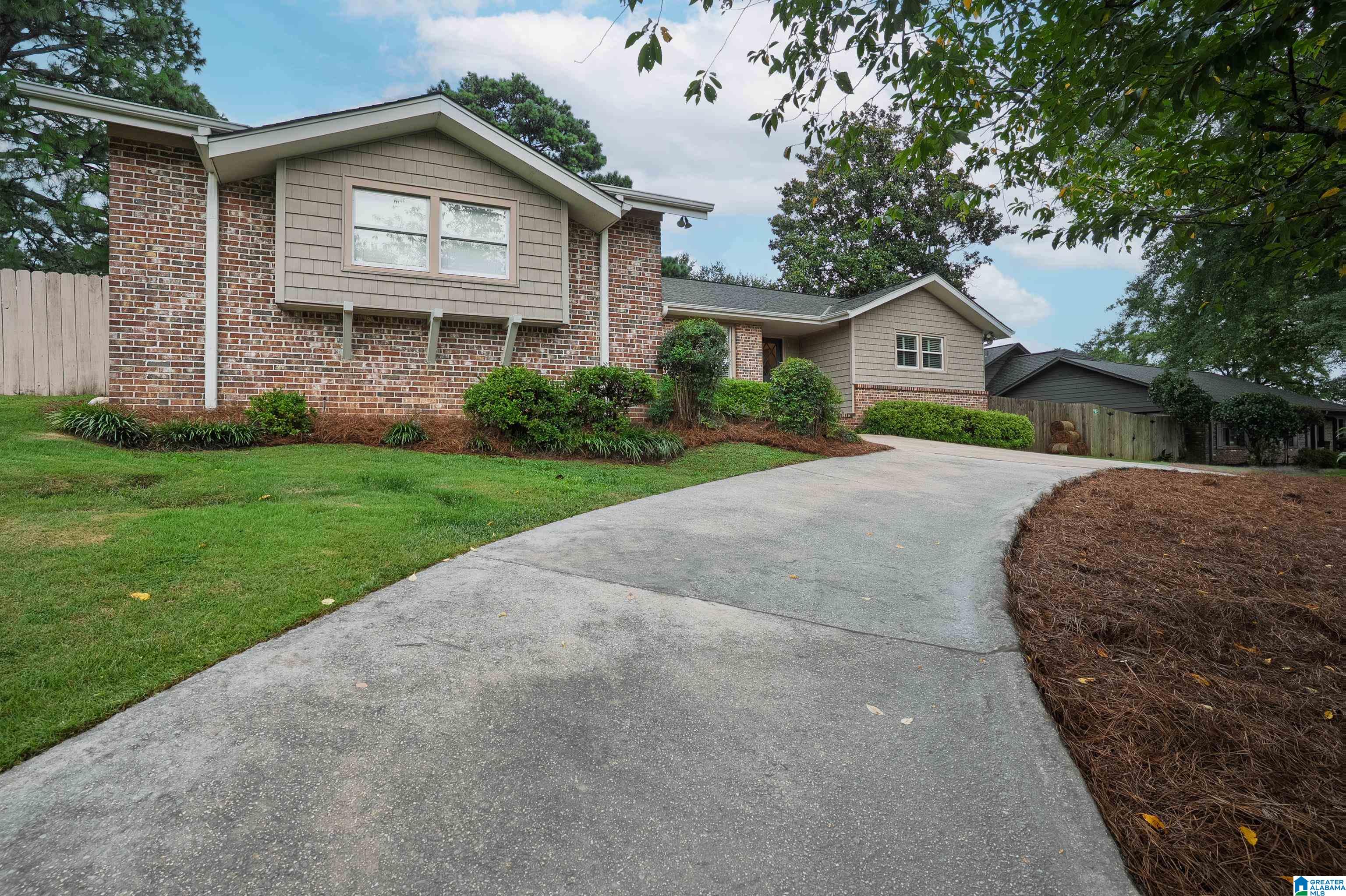 1245 LINCOYA DRIVE