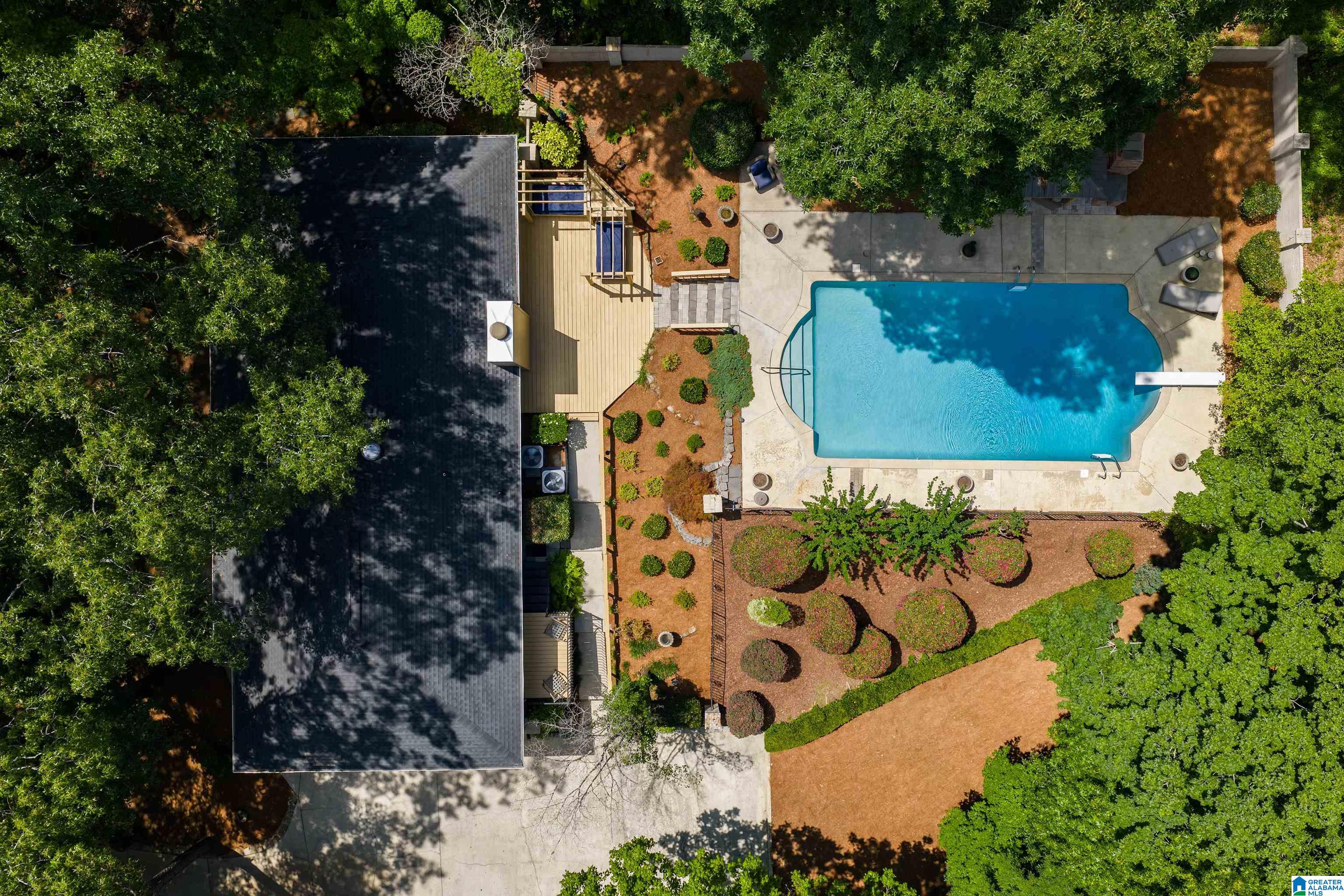 610 RIVERCHASE PARKWAY W