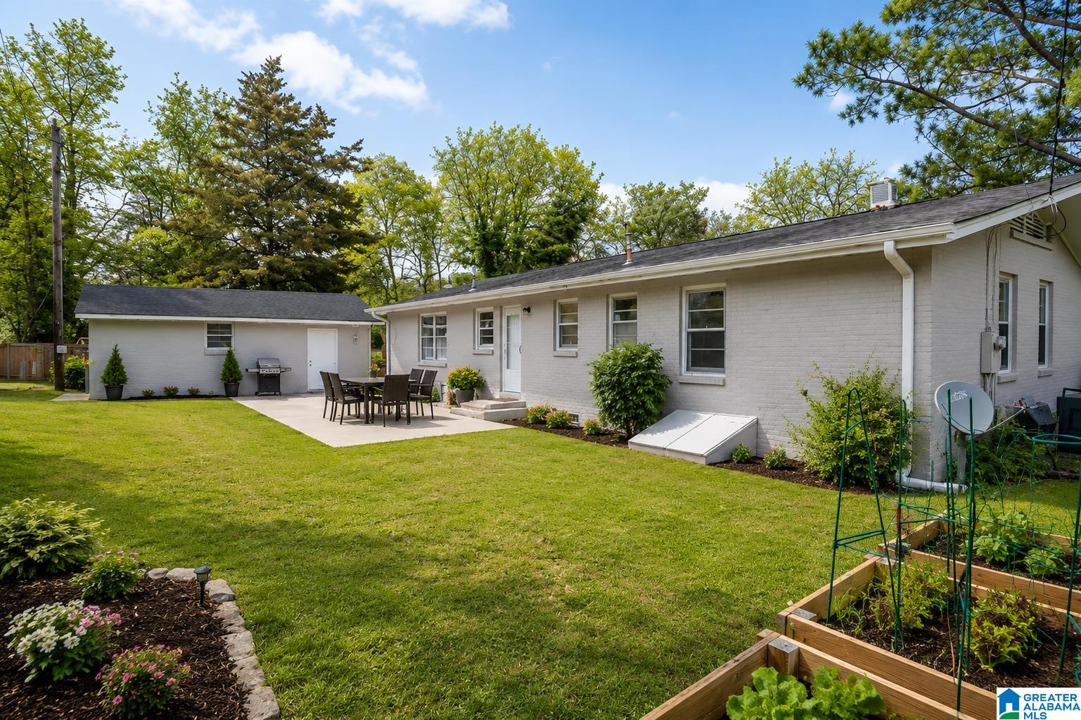 905 GLEN OAKS CIRCLE
