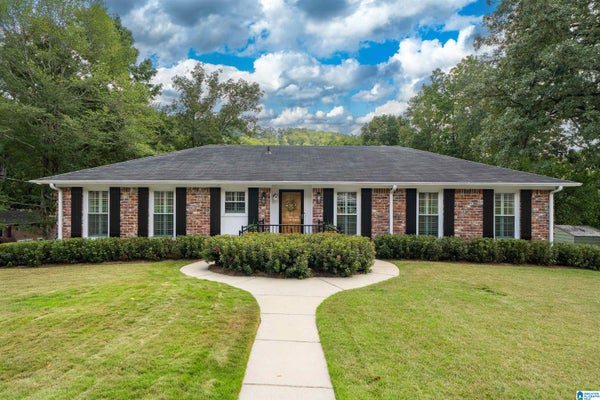 1233 FOREST BROOK CIR, BIRMINGHAM, AL 35226 - Image cd5bb0c2b35d5d2a3d58f0e76950187d/761467400