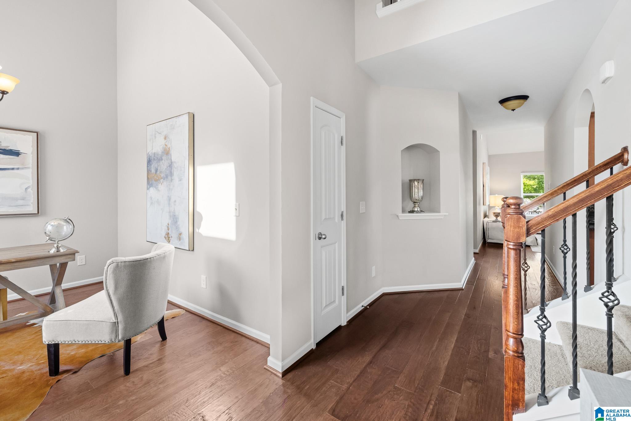 291 CREEKSIDE LANE