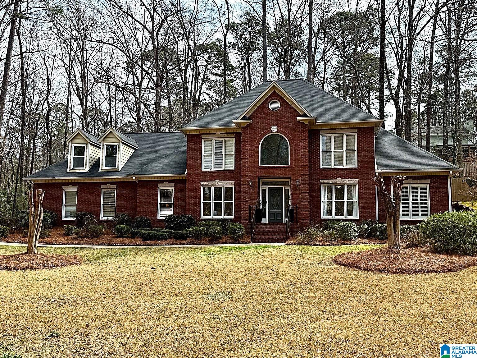 823 W RIVERCHASE PARKWAY