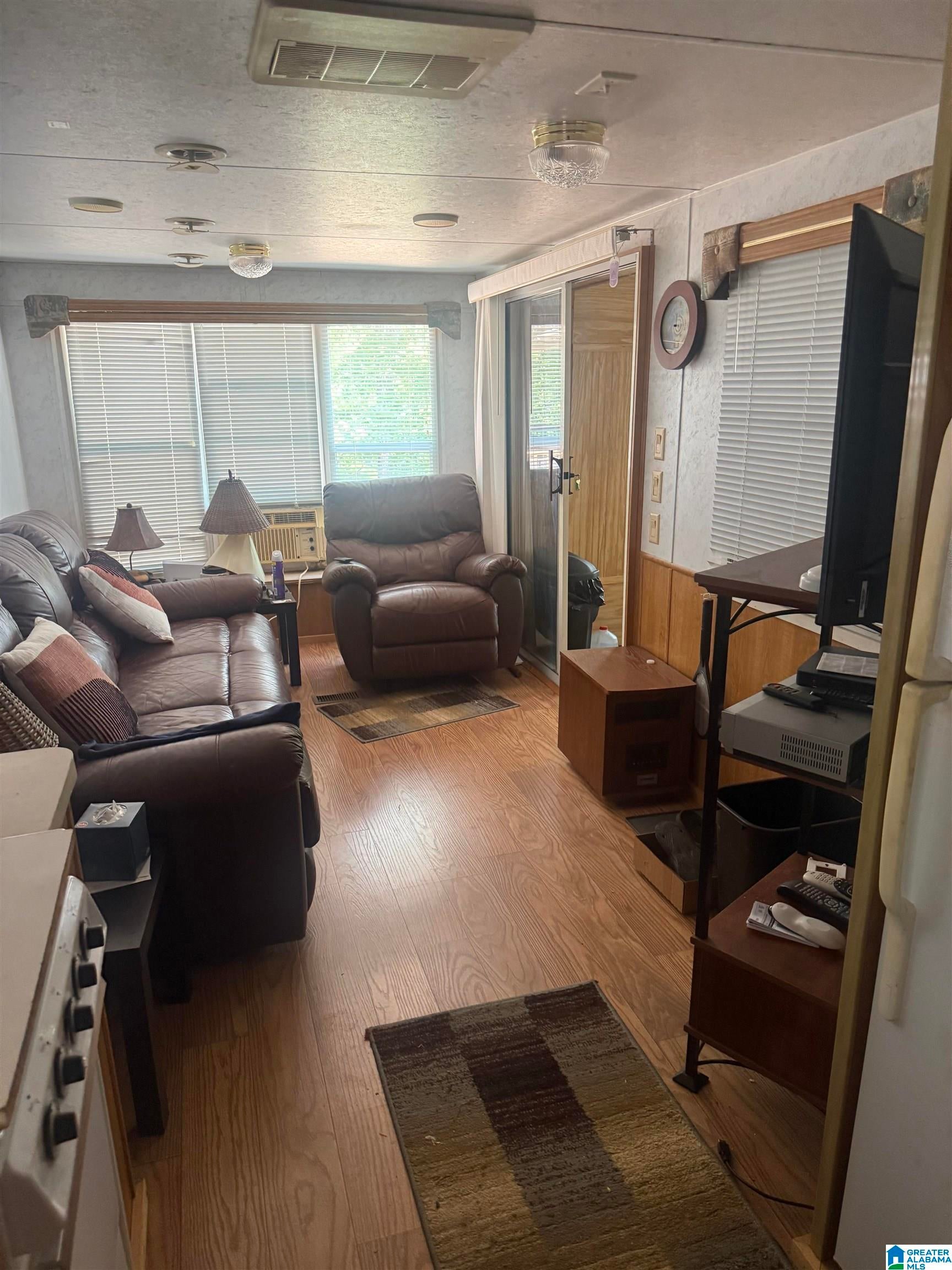 372 POPE LANE