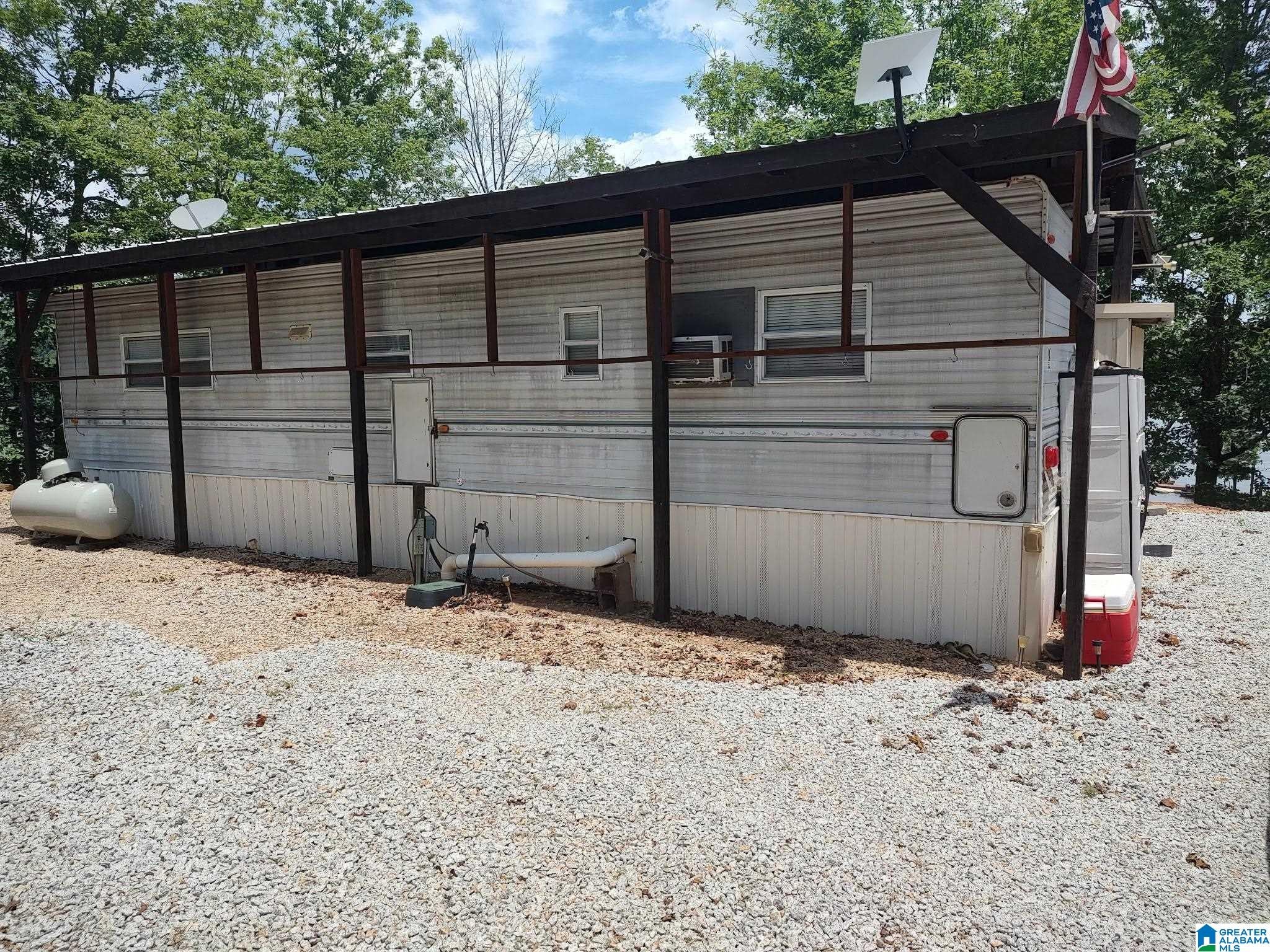 372 POPE LANE