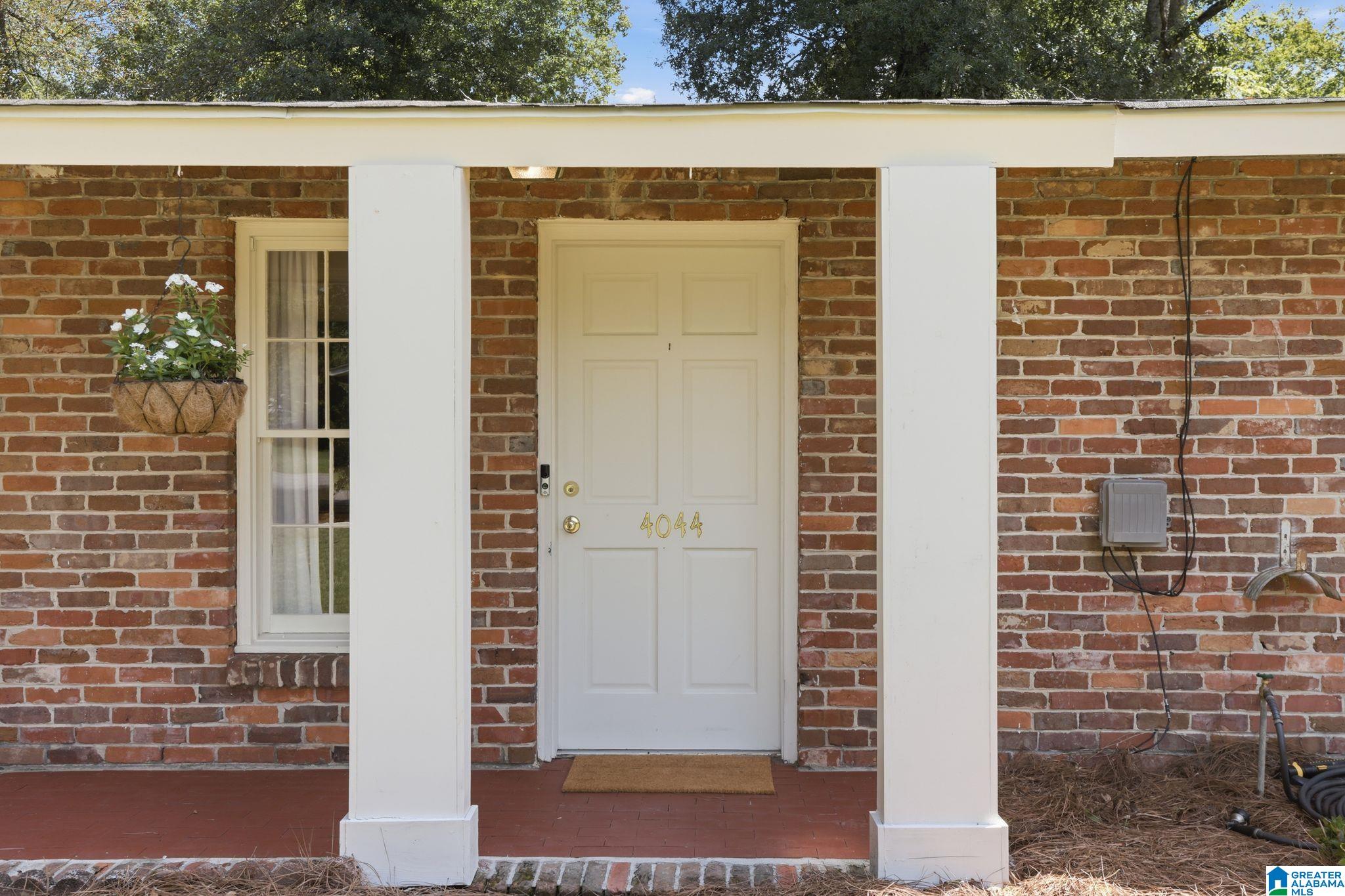 4044 MEADOWVIEW CIRCLE