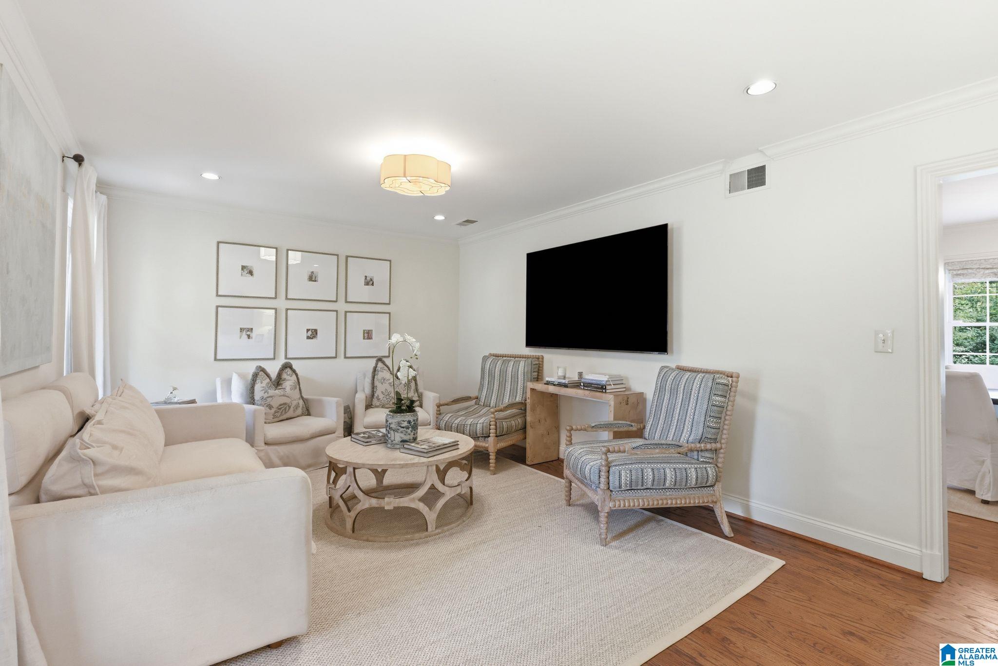 4044 MEADOWVIEW CIRCLE