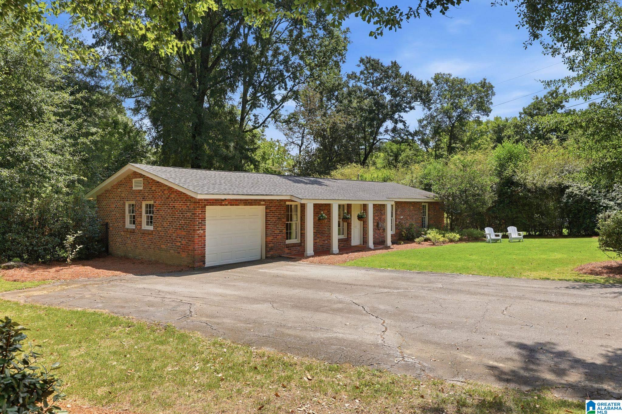 4044 MEADOWVIEW CIRCLE