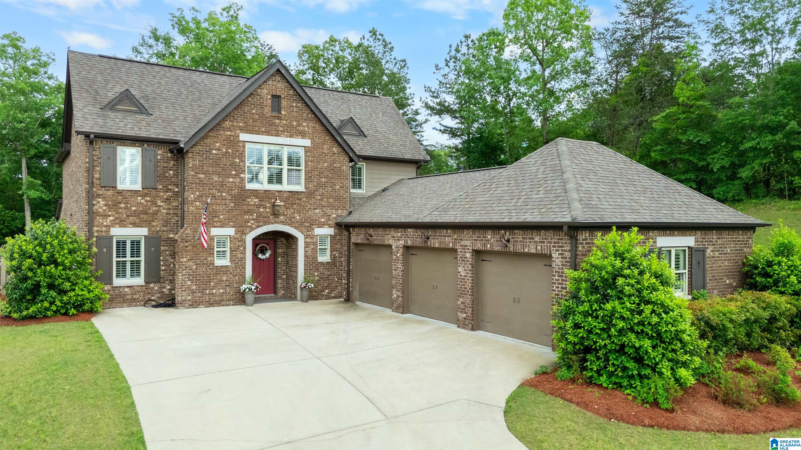 316 LAKEWOOD CIRCLE