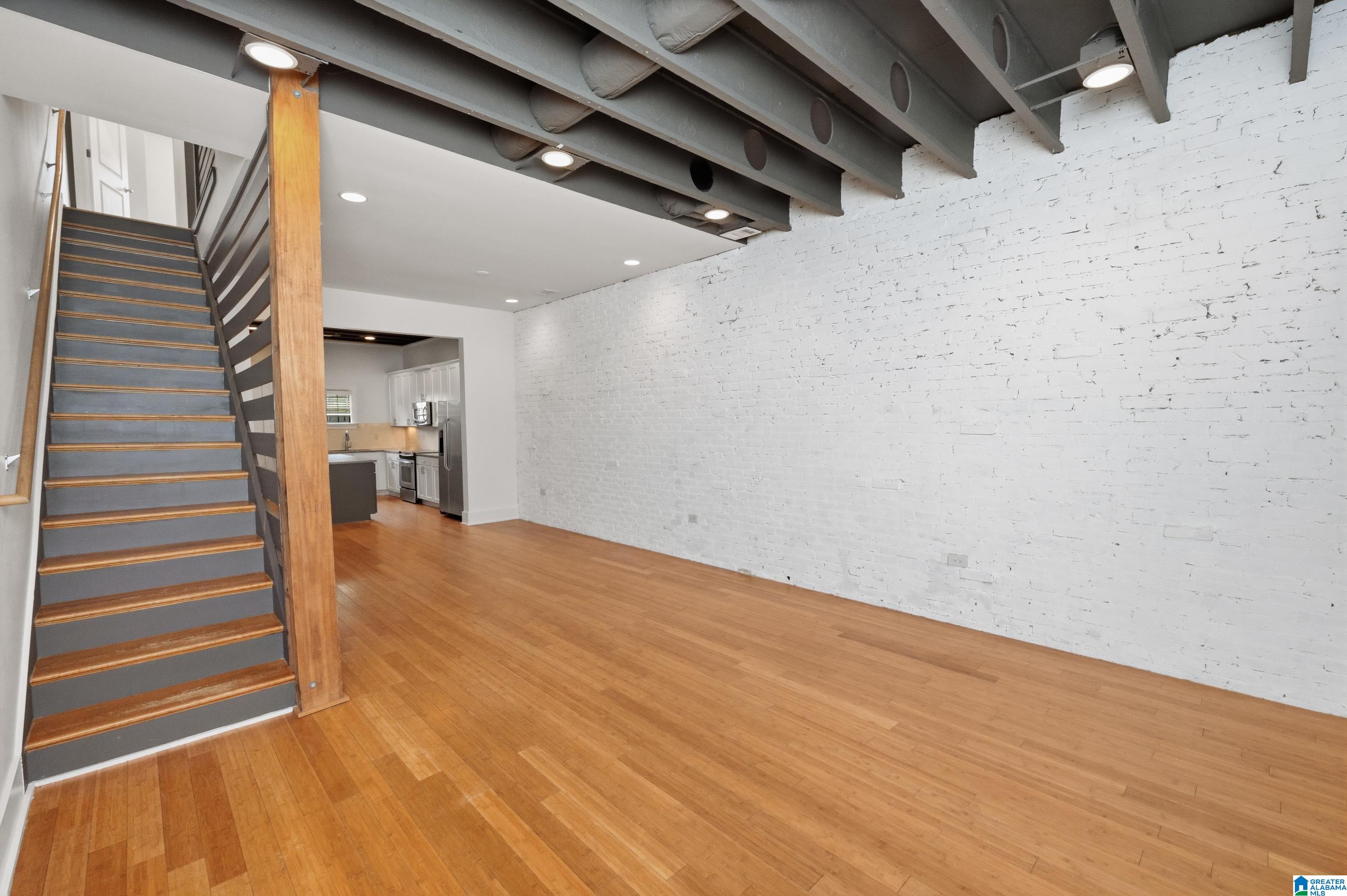 1103 BARRISTERS COURT