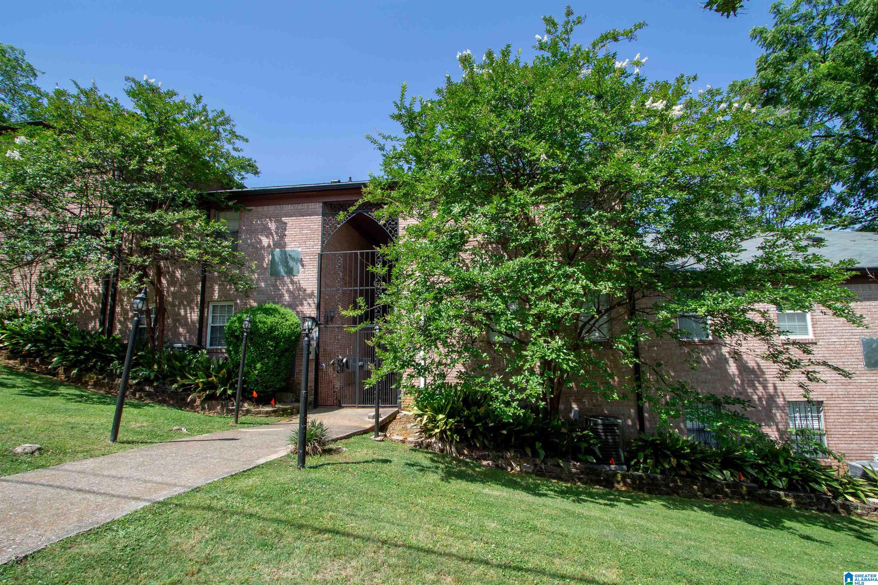 1570 15TH STREET S 1570