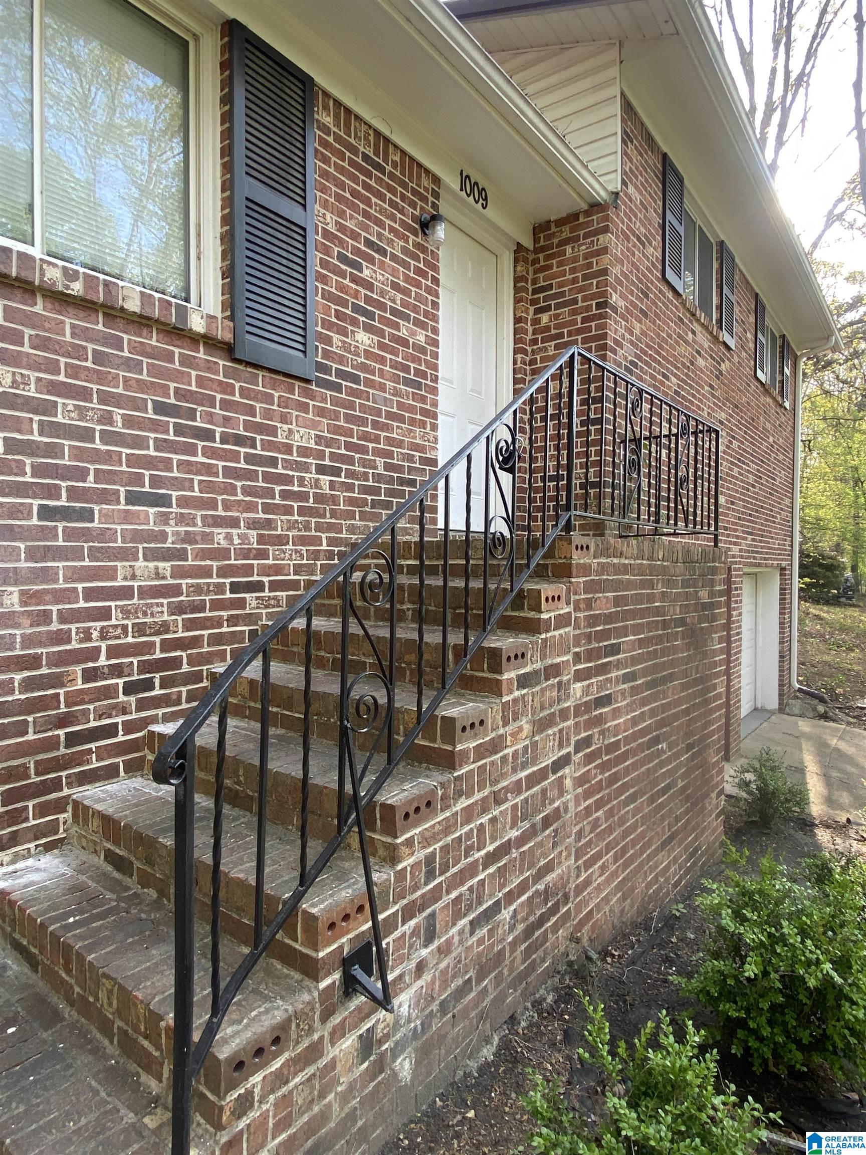 1009 SPRINGVIEW STREET