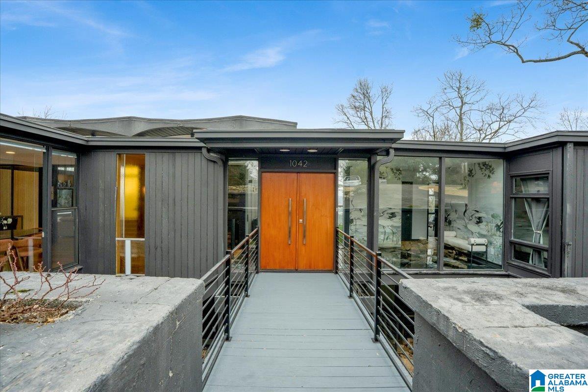 1042 SHADES CREST ROAD