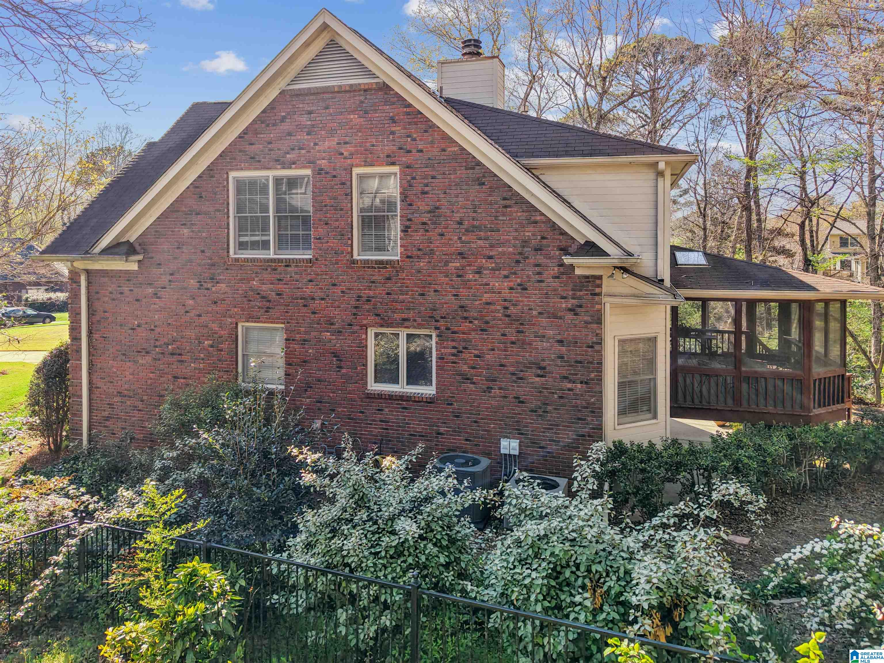 1201 LAKE POINT VISTA