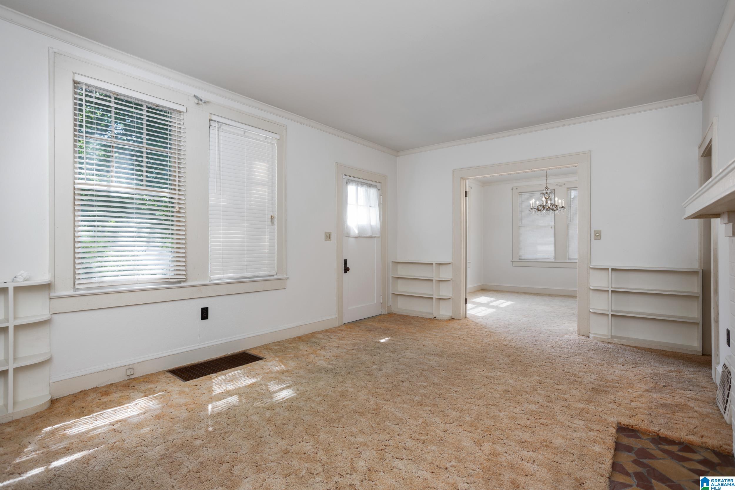 2124 WOODLAND AVENUE