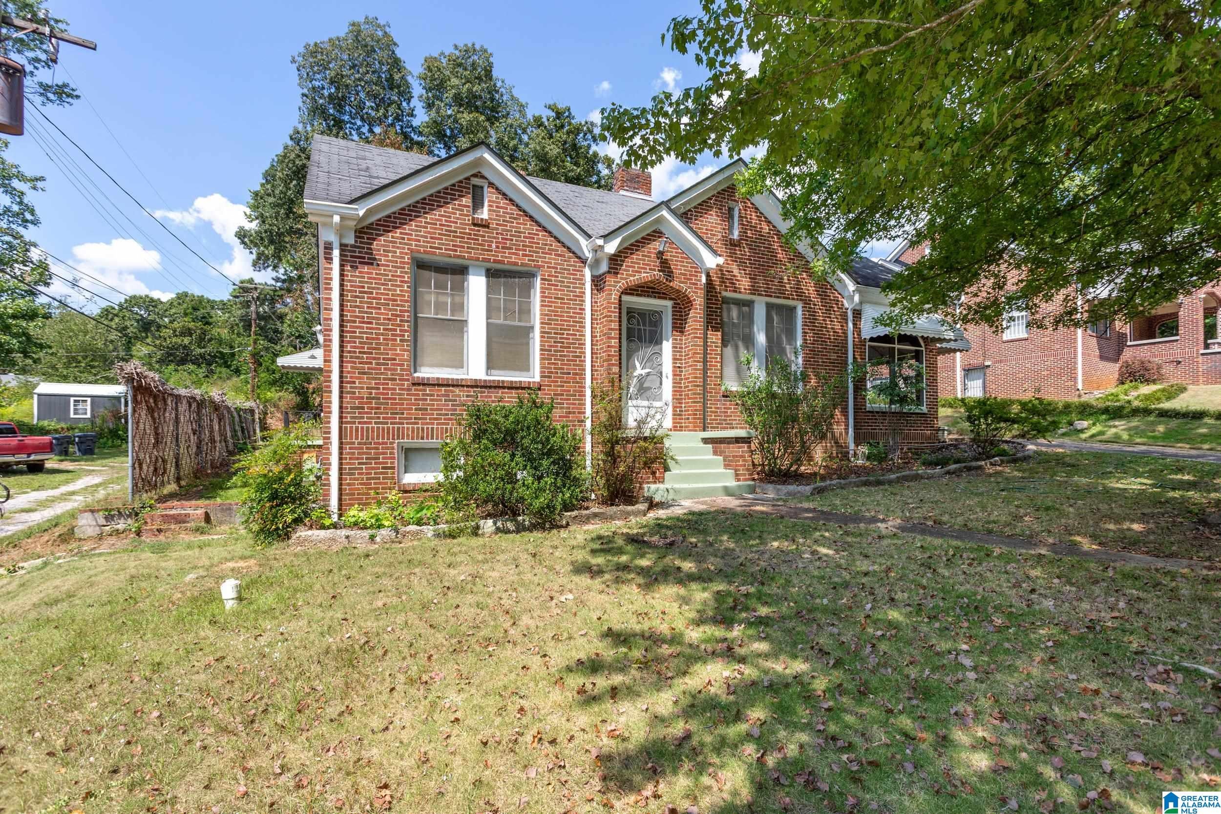 2124 WOODLAND AVENUE