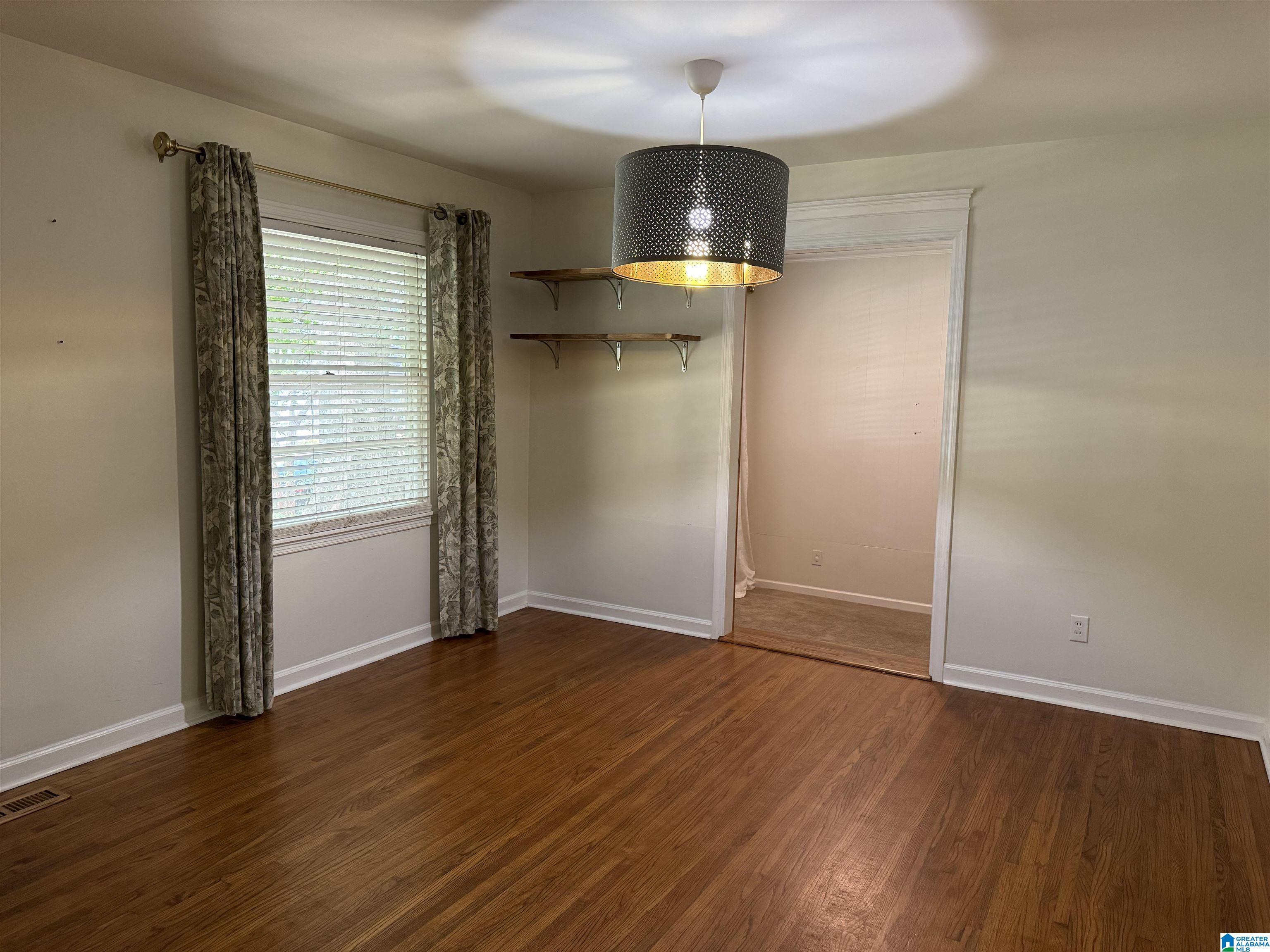 401 WOODVALE LANE