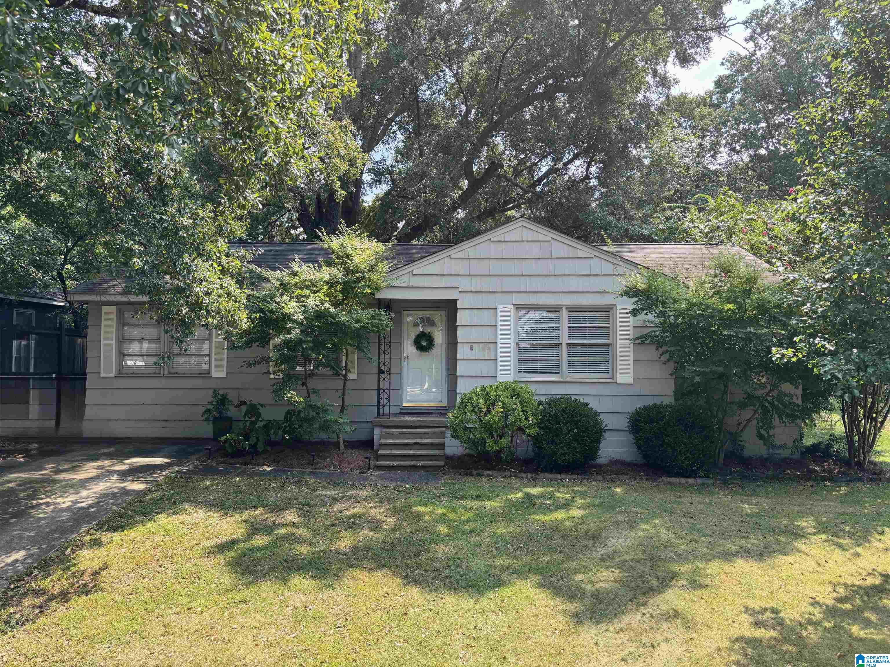 401 WOODVALE LANE