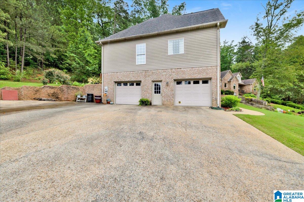 1025 BROOKE LANE