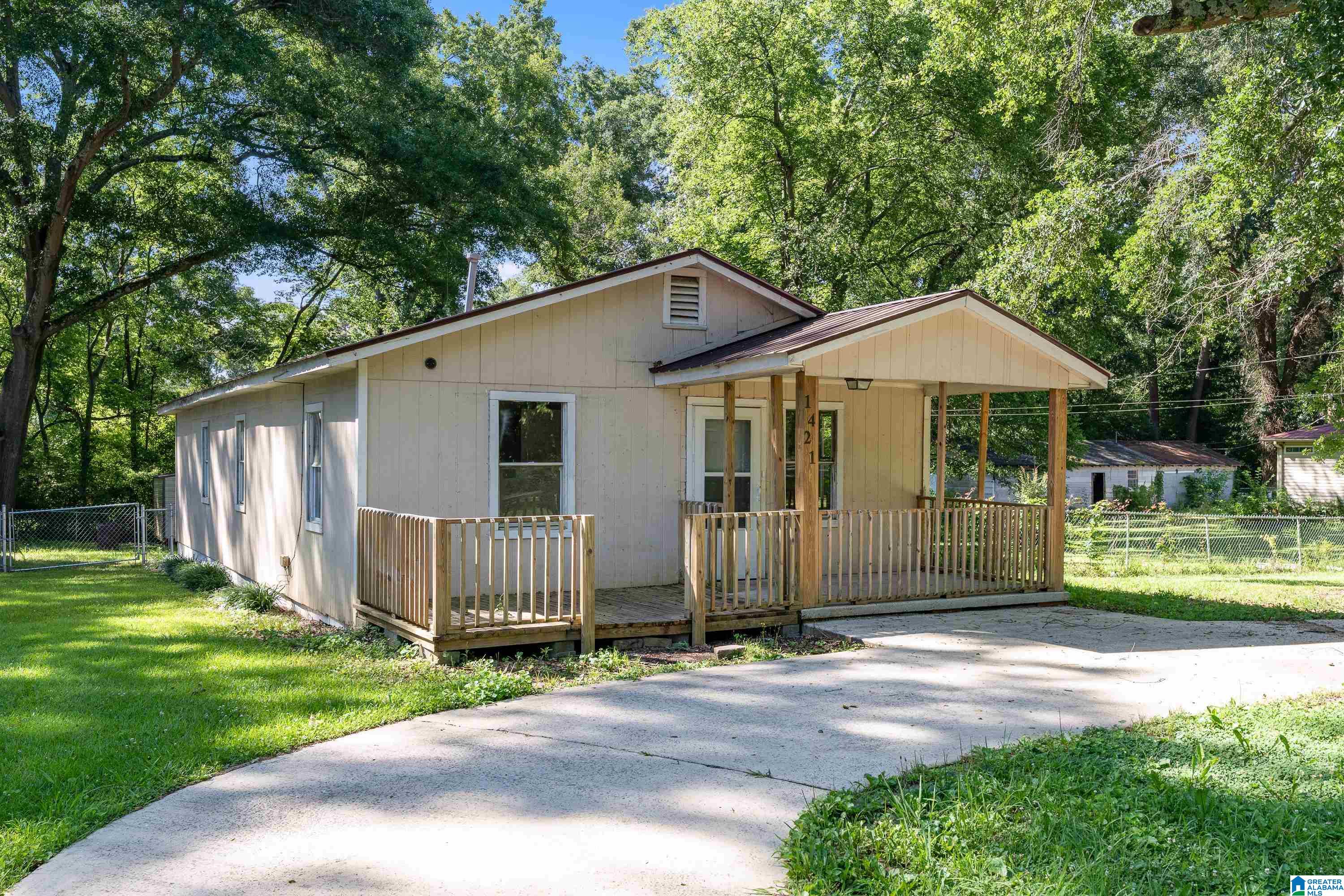 Photo 1 of 29 — 1421 26TH AVENUE, HUEYTOWN, AL 35023