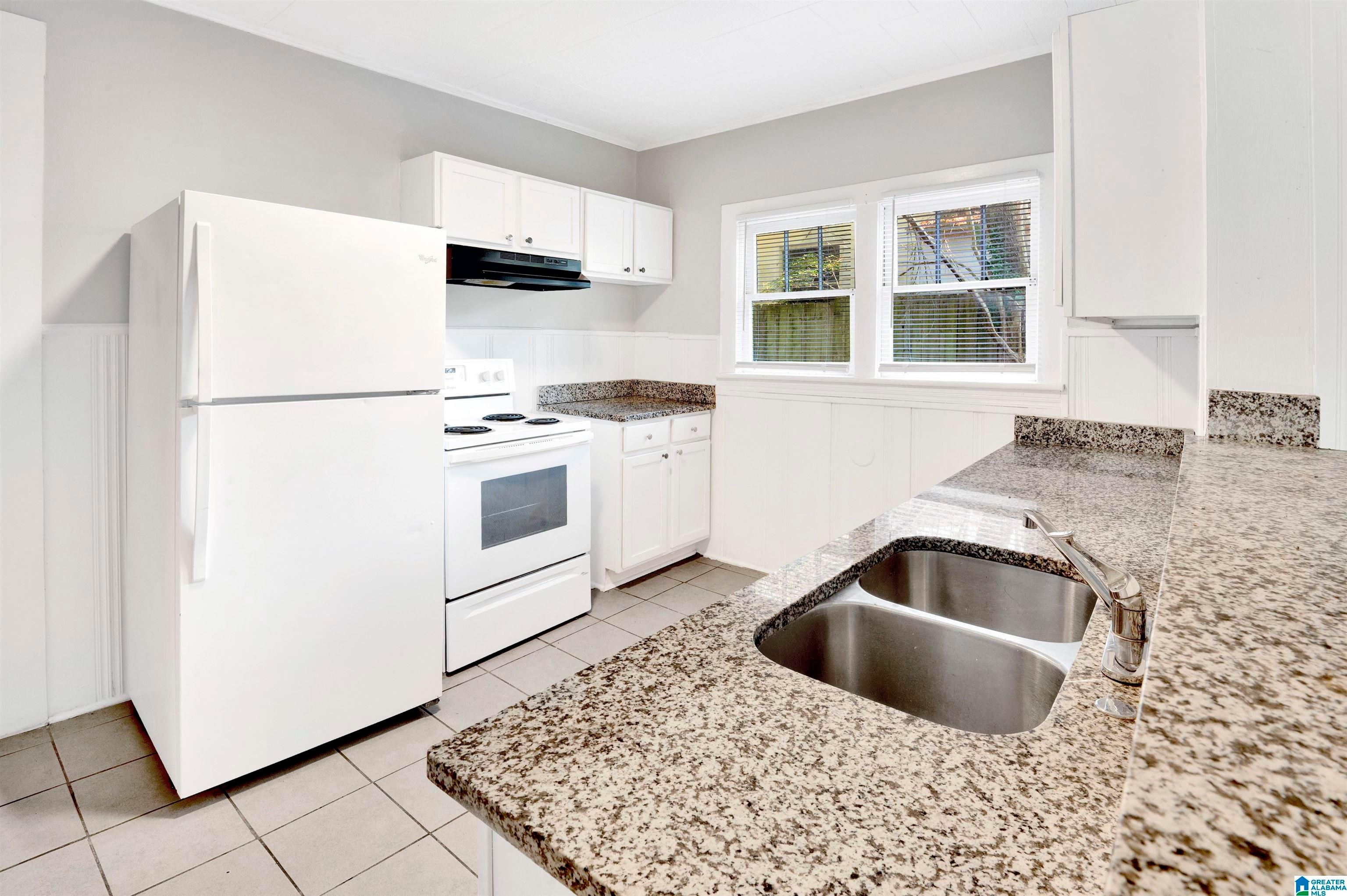 115 PRICE STREET - Photo 2