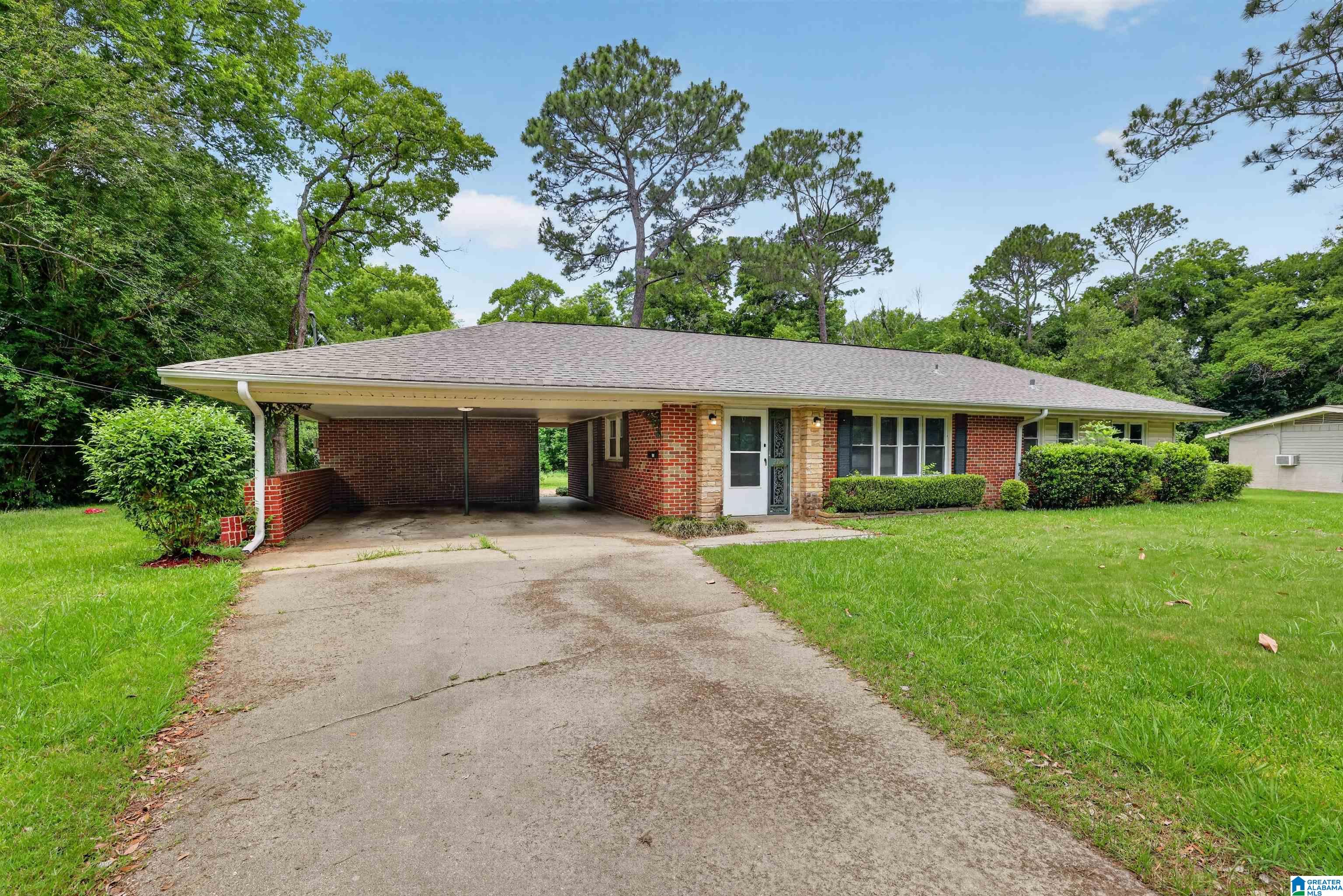 Photo 1 of 31 — 2758 S COLONIAL DRIVE, MONTGOMERY, AL 36111