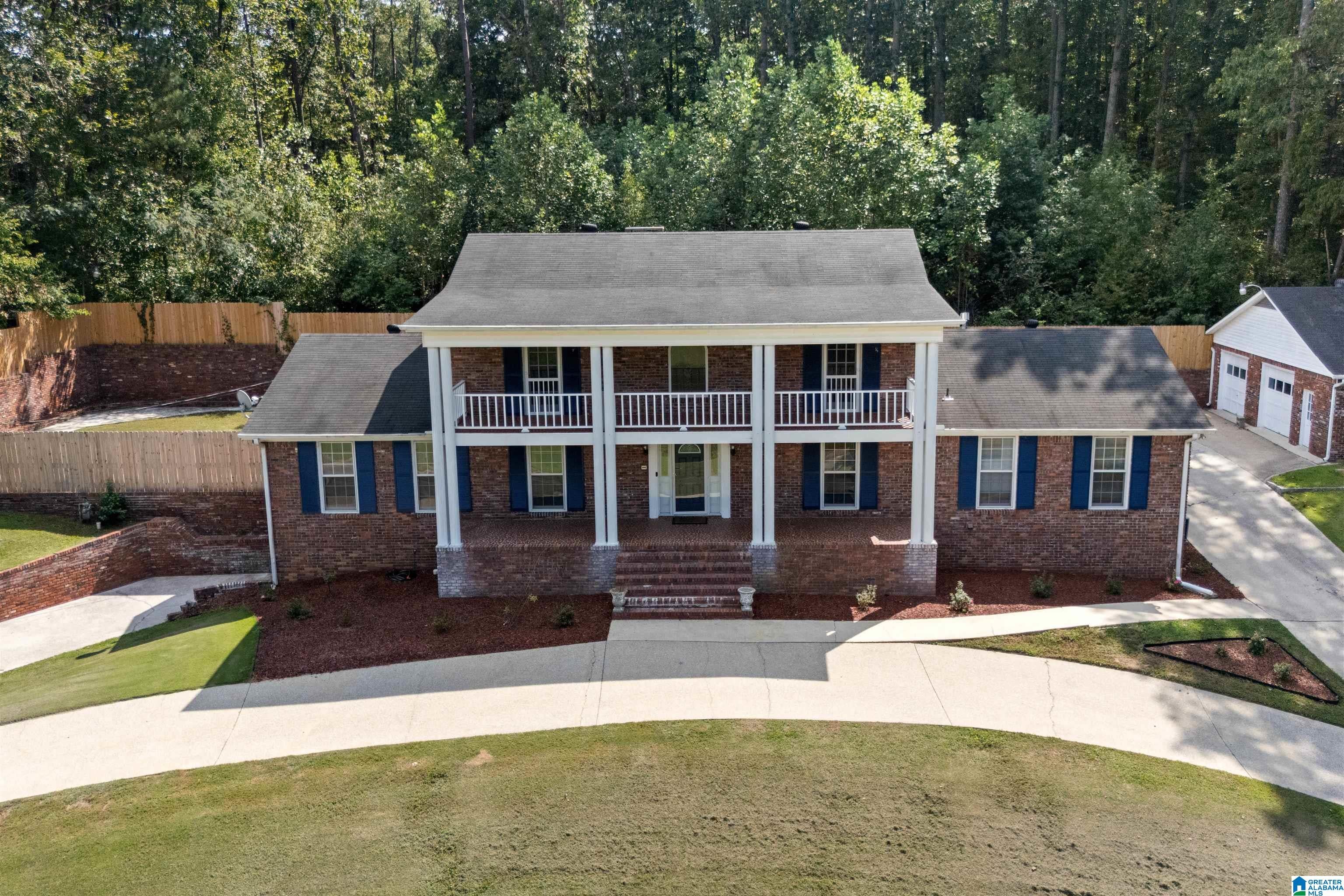 5559 ROBERTS DRIVE