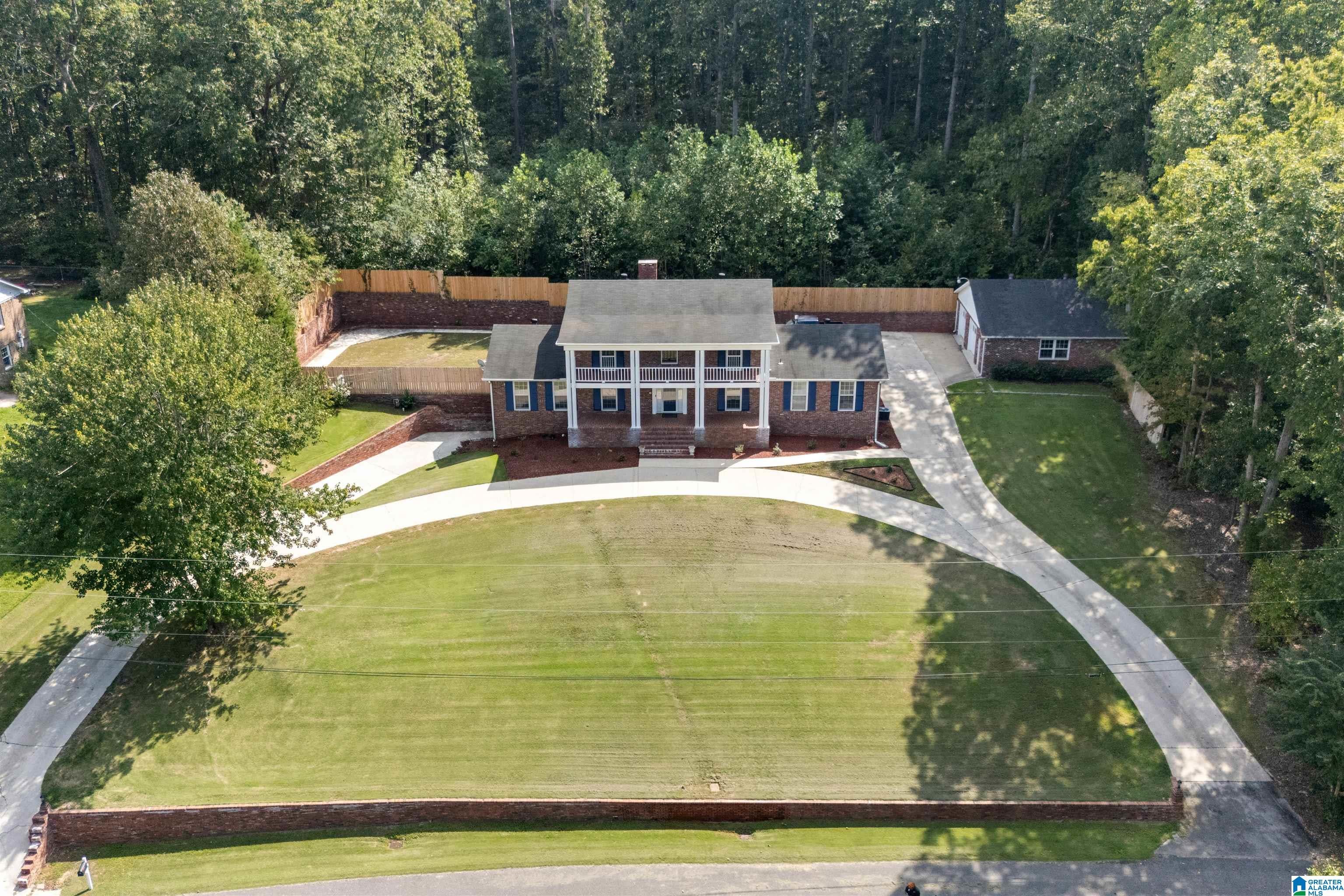 5559 ROBERTS DRIVE