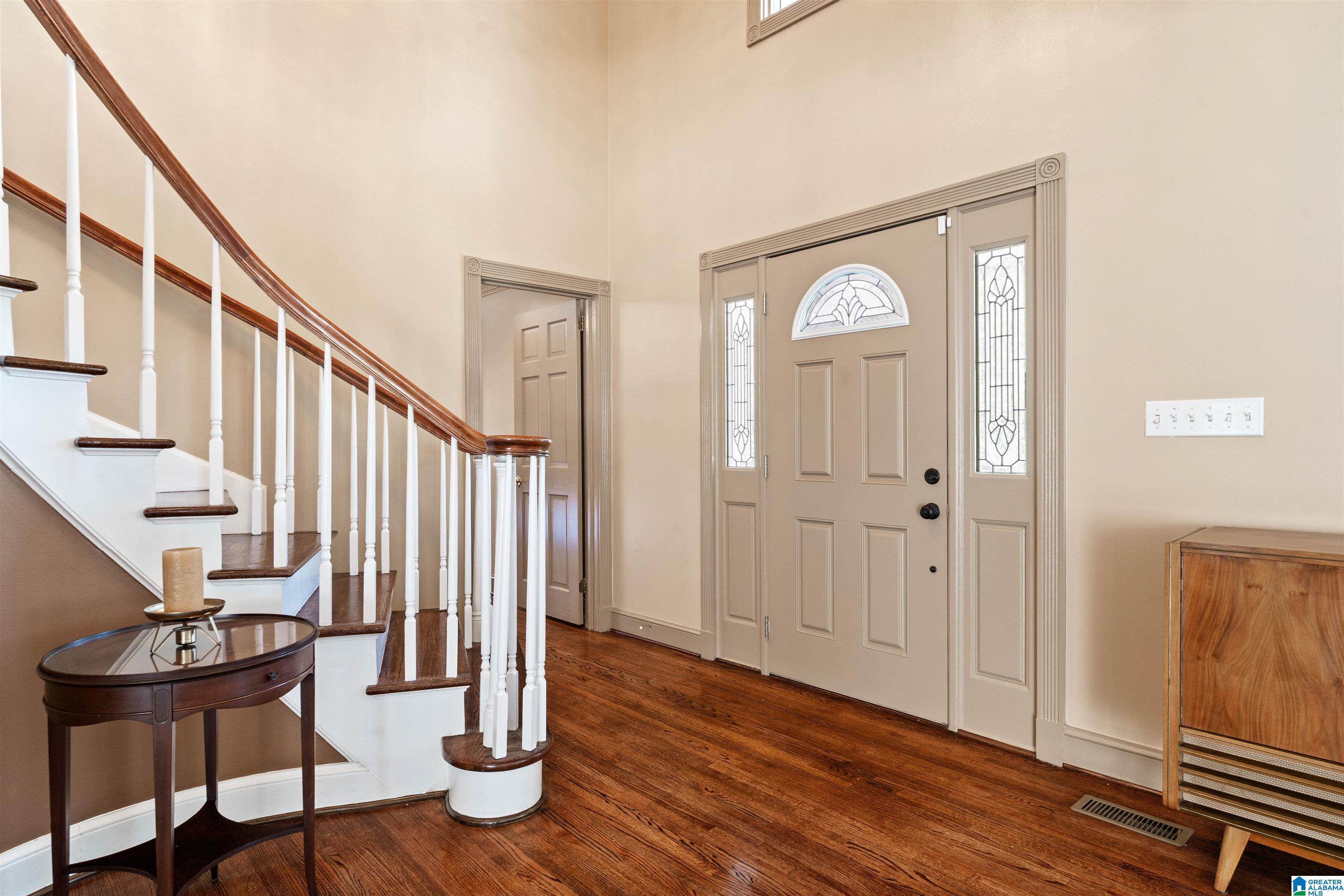 5559 ROBERTS DRIVE