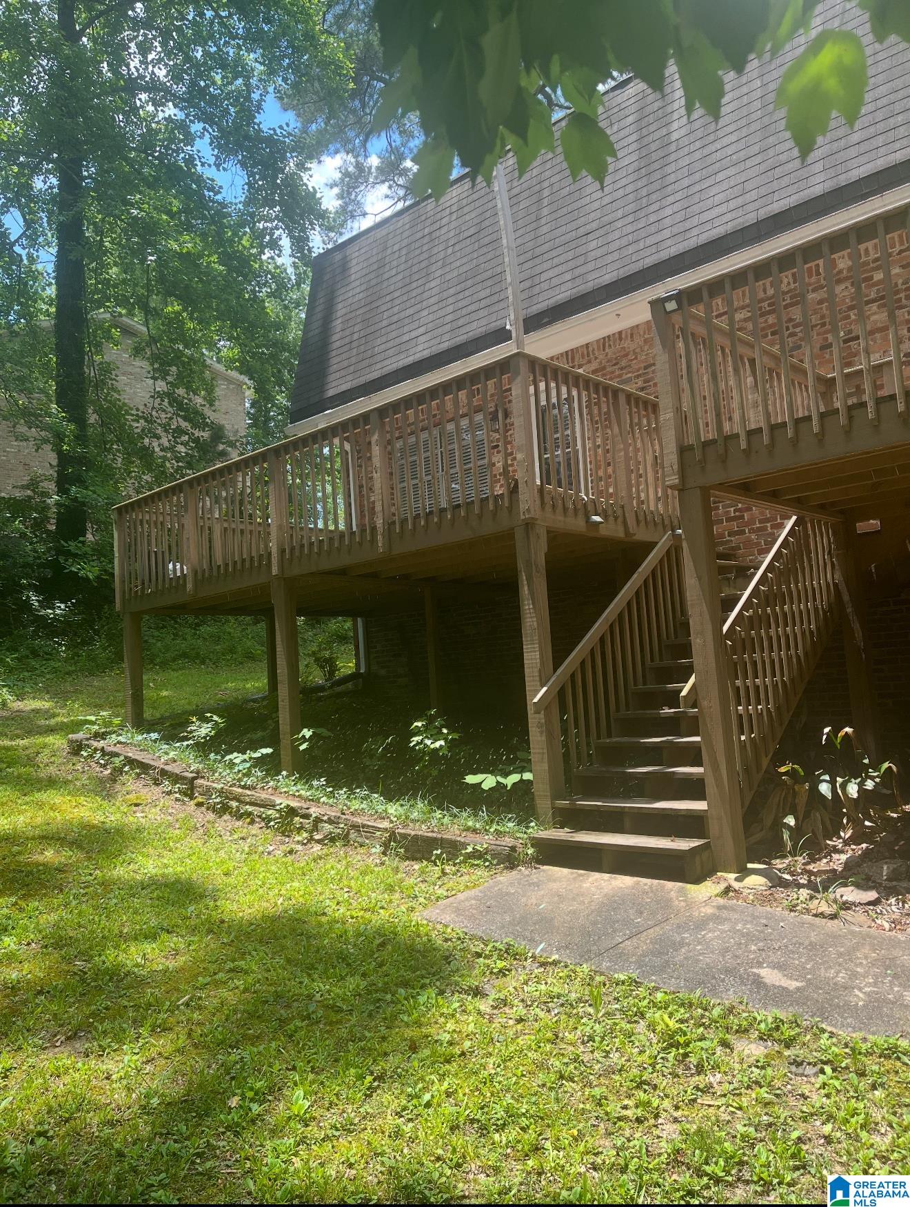813 LINBARD LANE