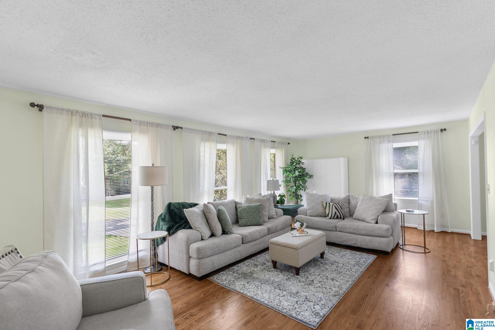 2464 VALE DRIVE