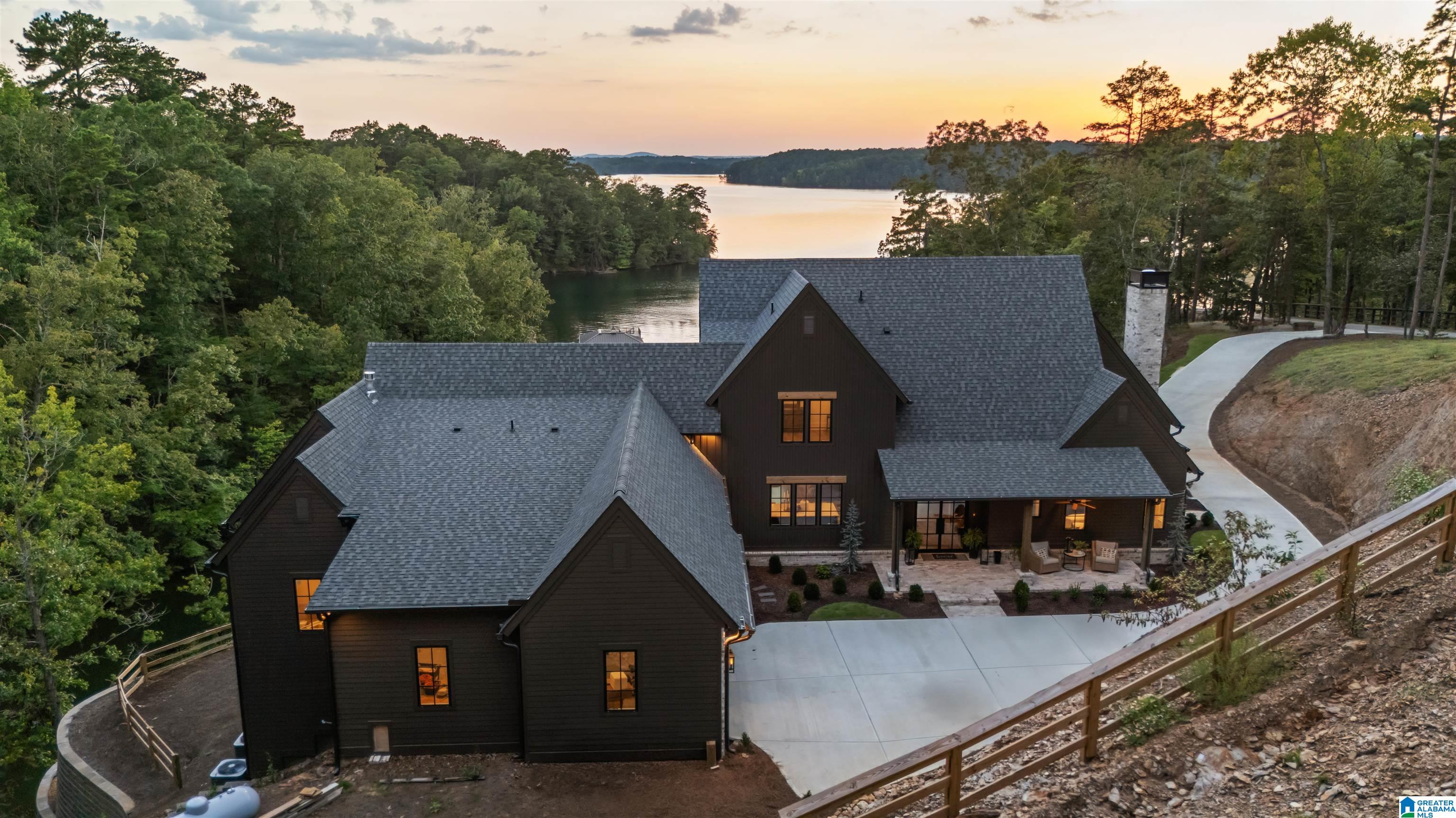125 OAK LEAF DRIVE