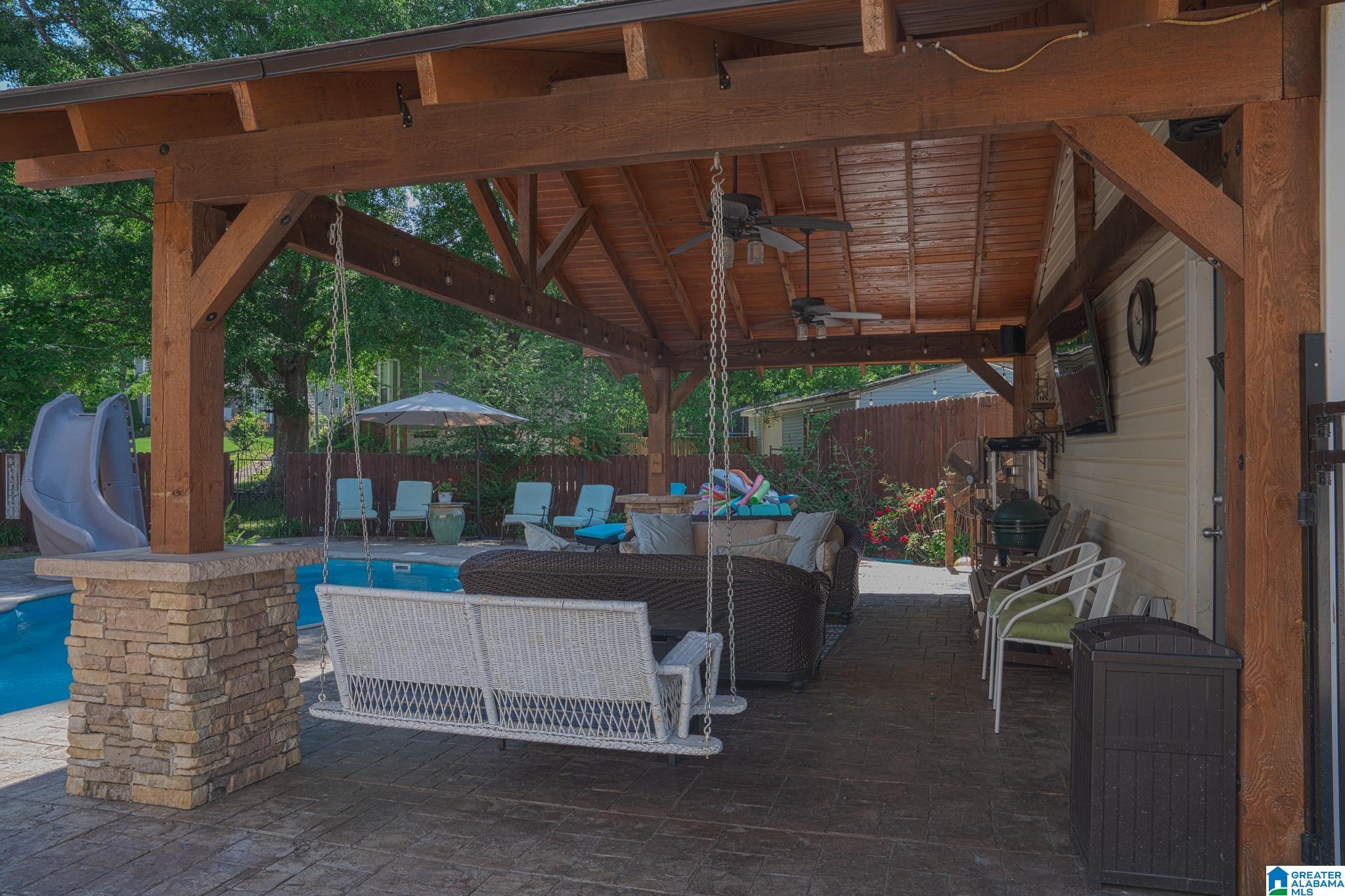 812 PINE CIRCLE