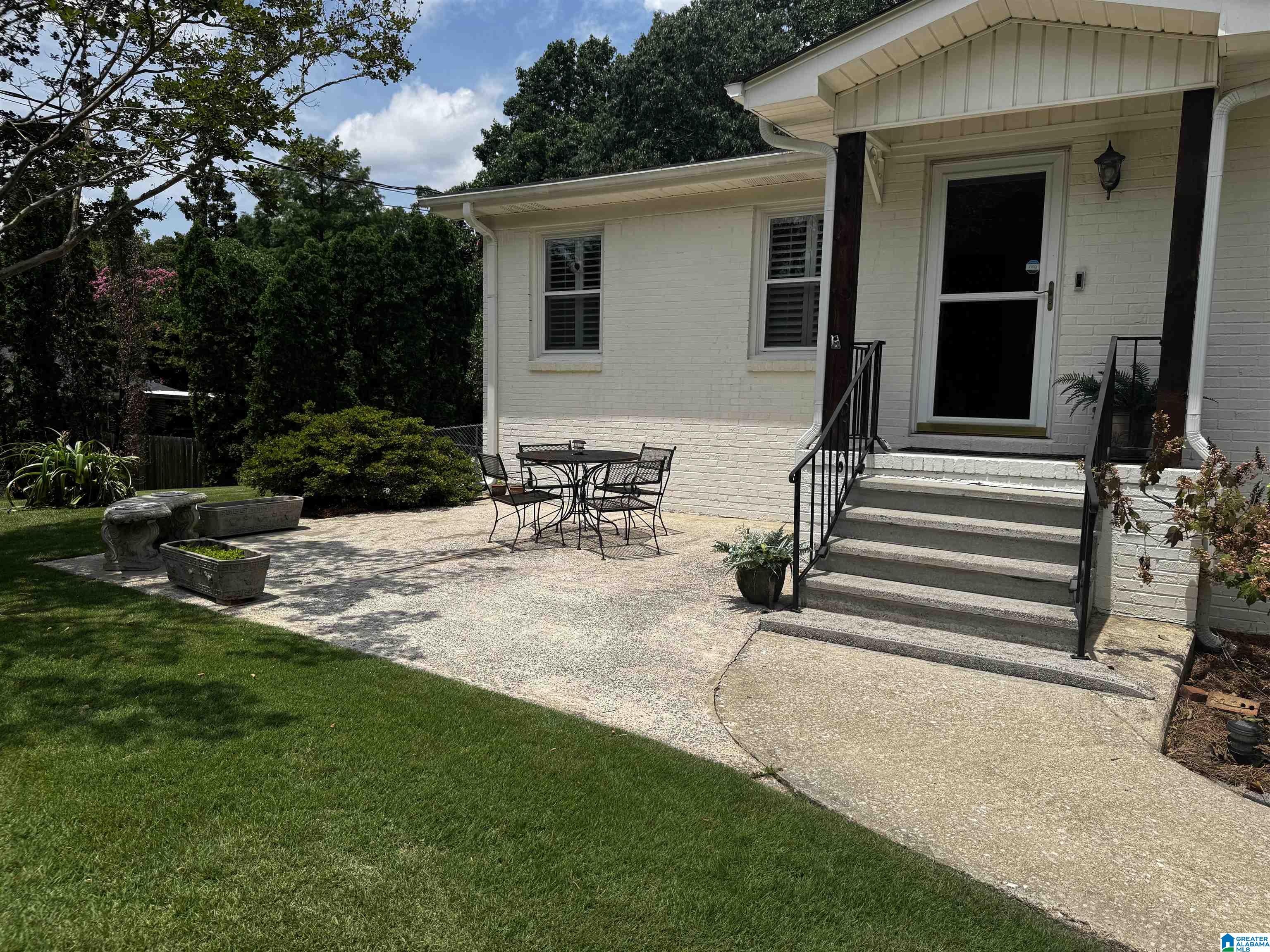 232 LOIS CIRCLE