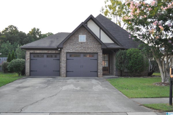 1052 EMERALD RIDGE DR, CALERA, AL 35040 - Image d8ea587ea07036c1947a5a3c30bc3565/730414578