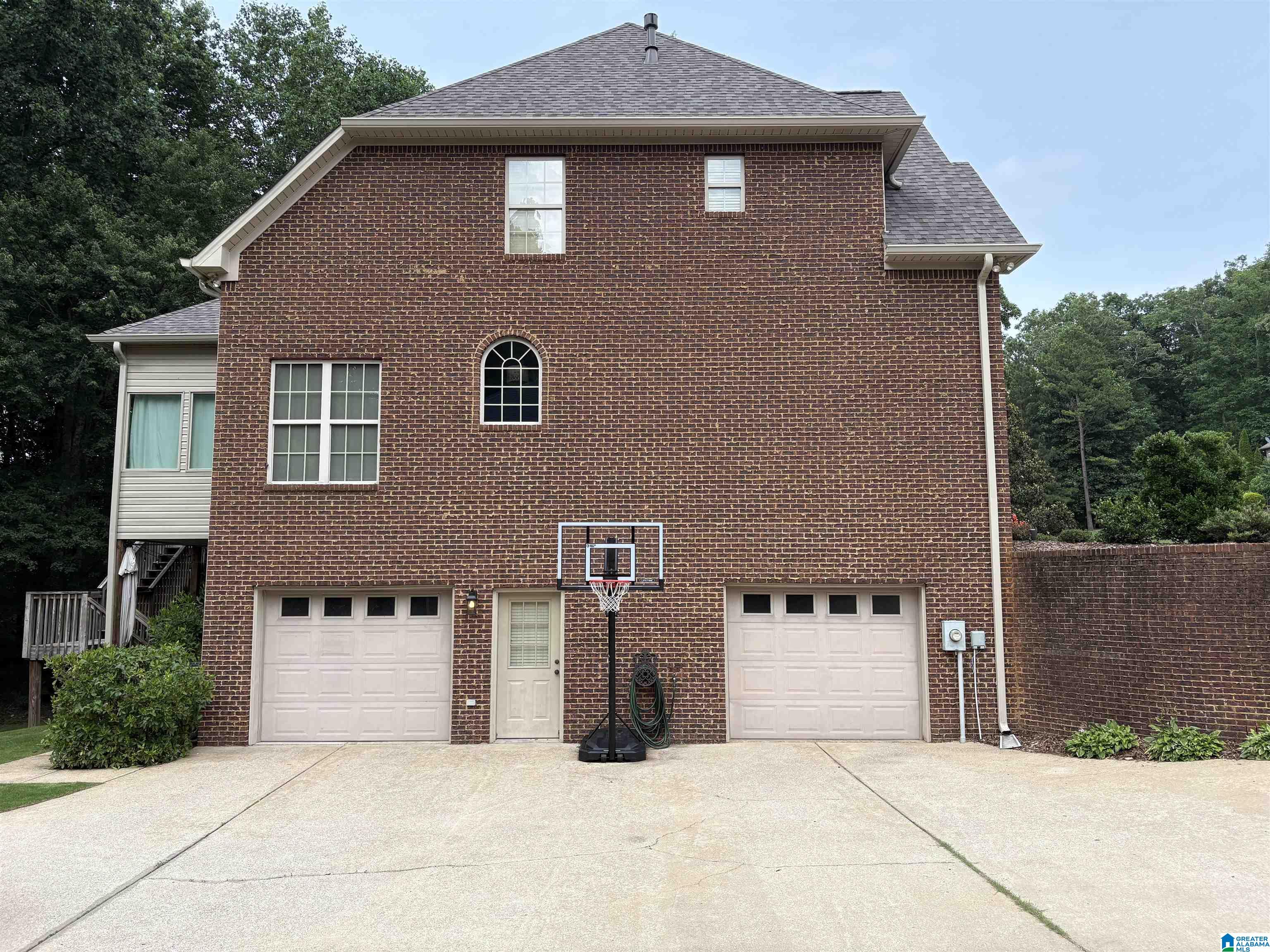 325 MIDDLE RIDGE DRIVE