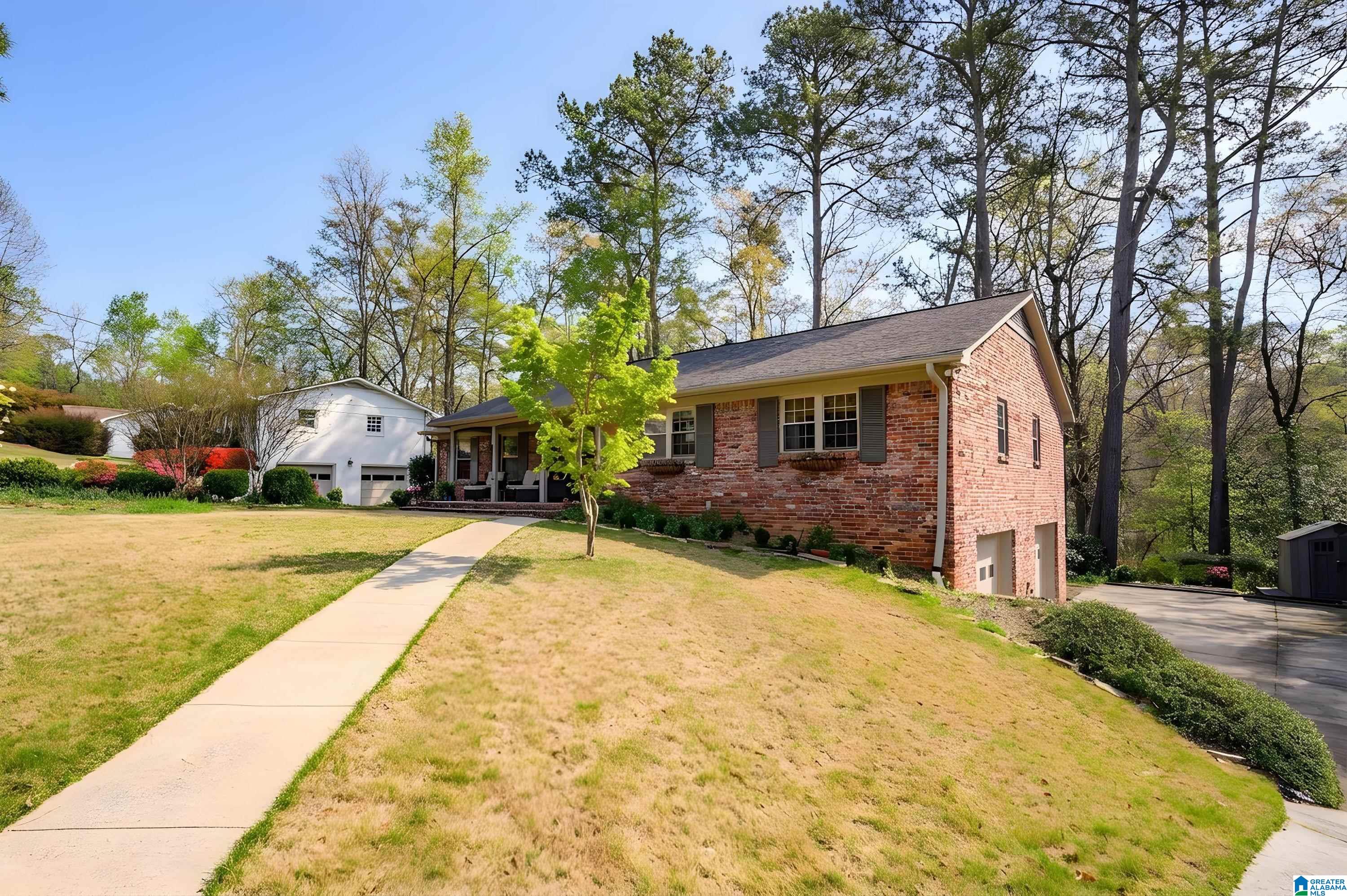 511 CREEKVIEW CIRCLE