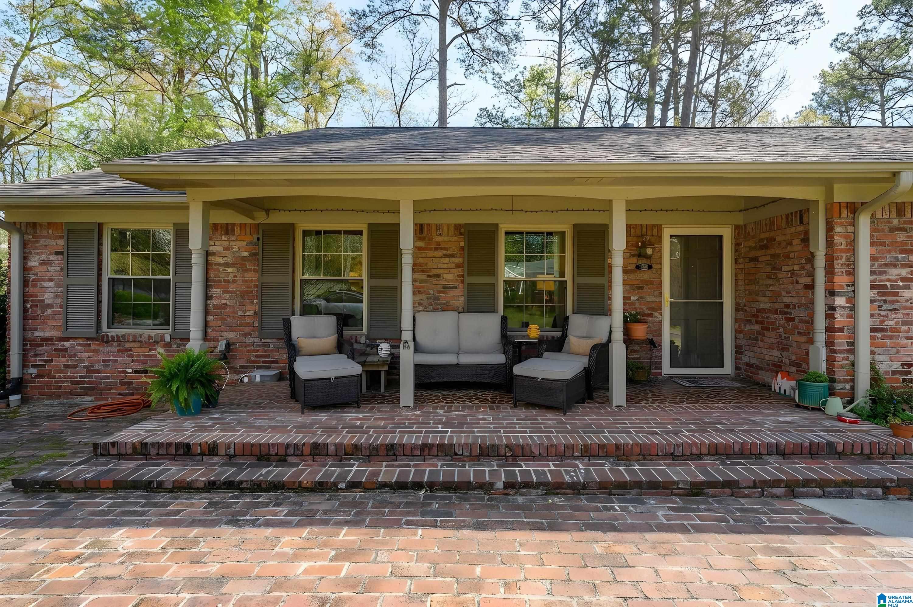 511 CREEKVIEW CIRCLE