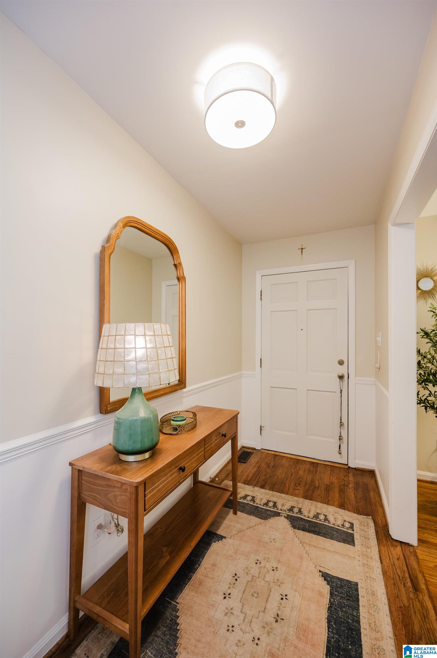 511 CREEKVIEW CIRCLE