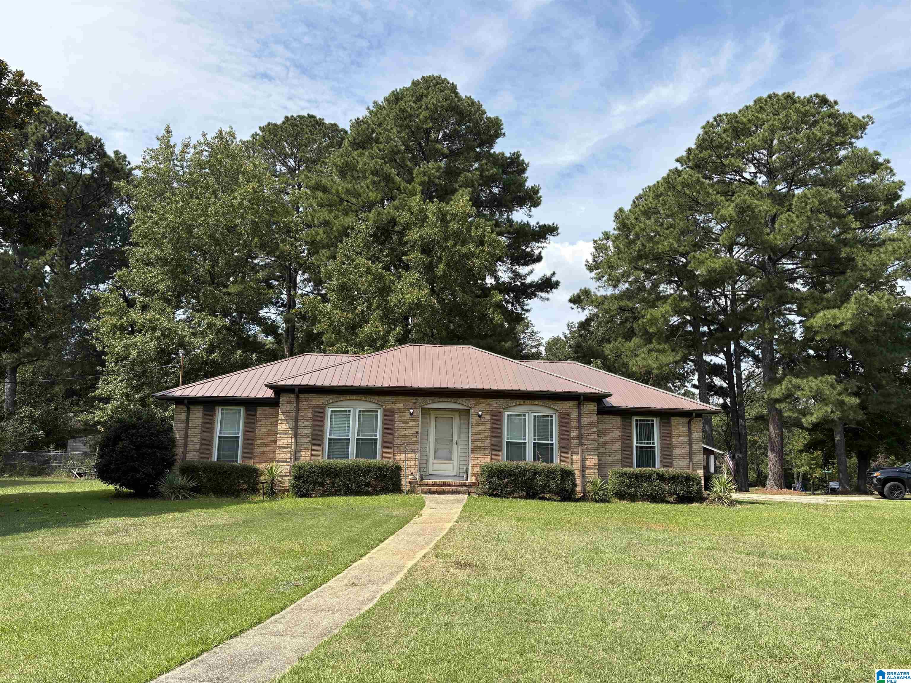 909 LONGVIEW CIRCLE