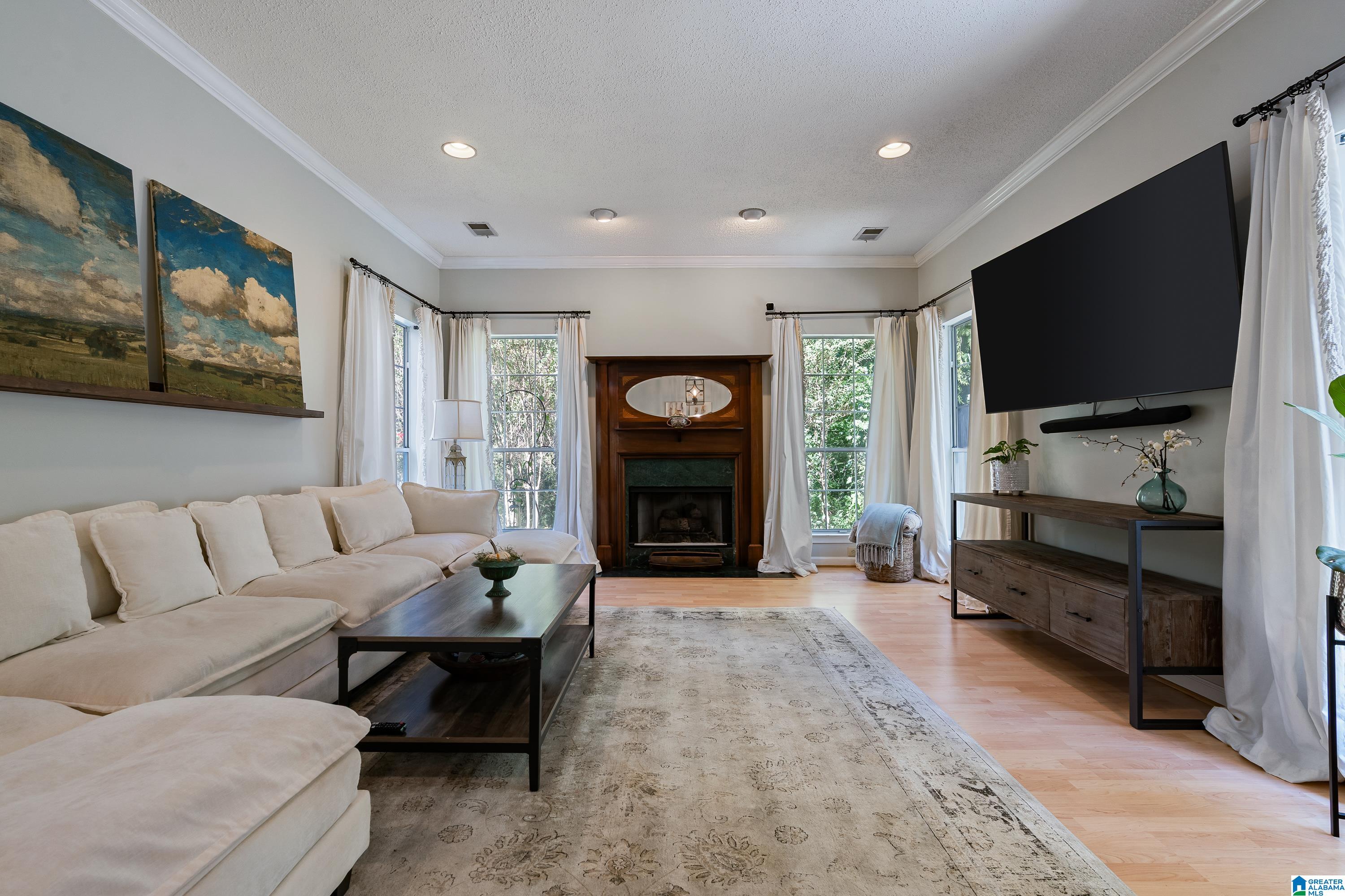 3900 KNOLLWOOD TRACE