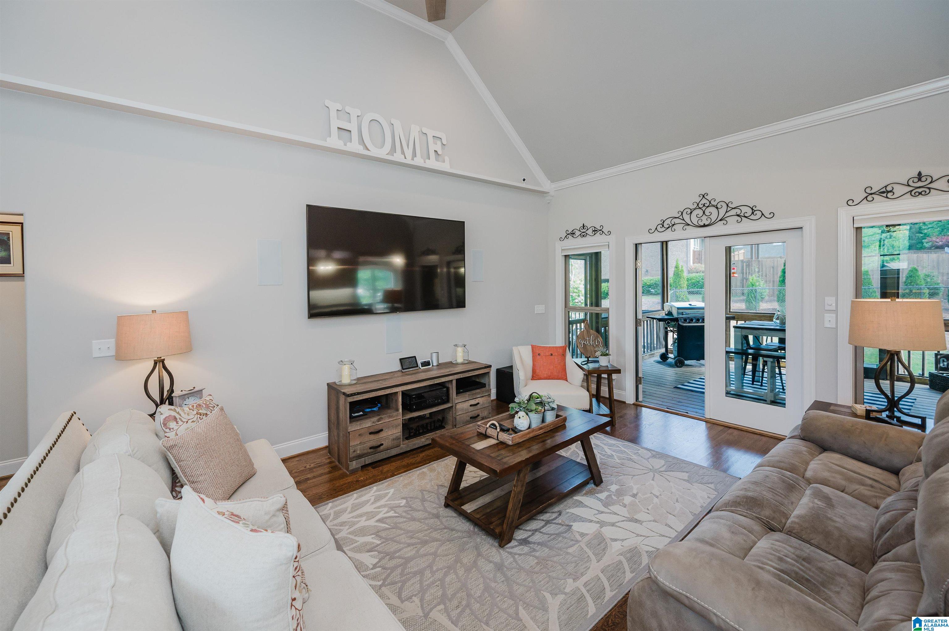 104 GREY OAKS COURT