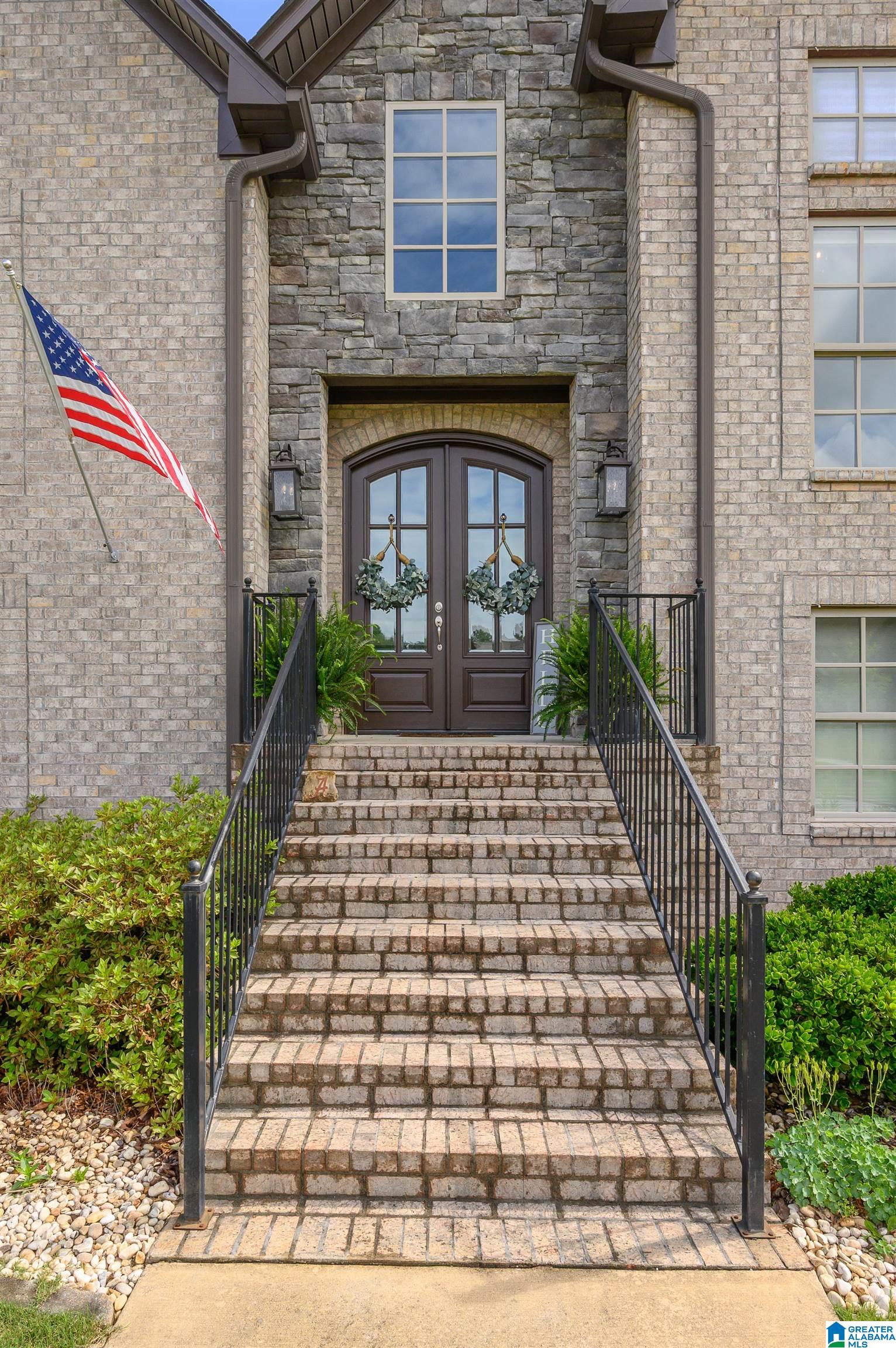 104 GREY OAKS COURT