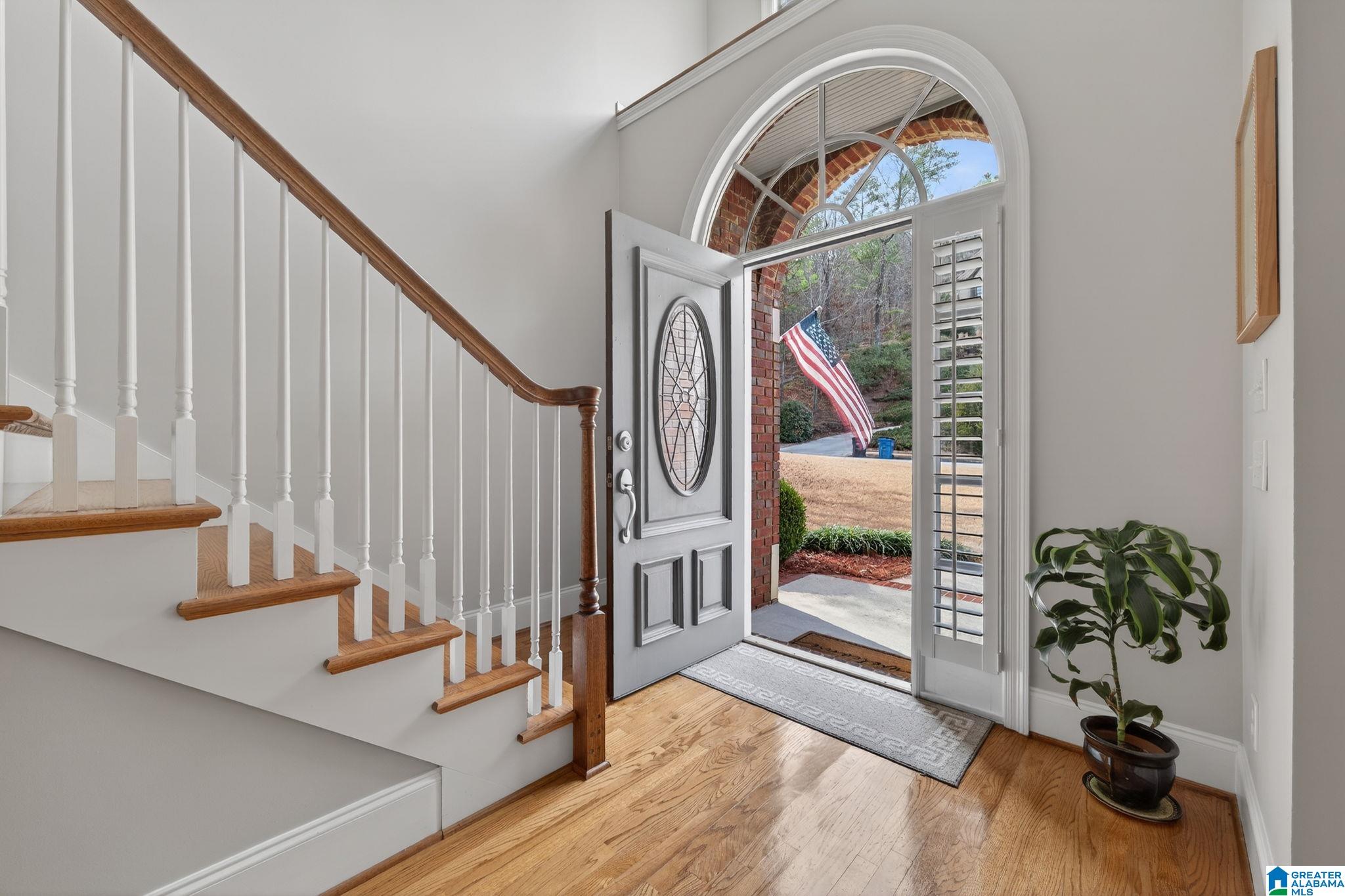 2058 KNOLLWOOD PLACE