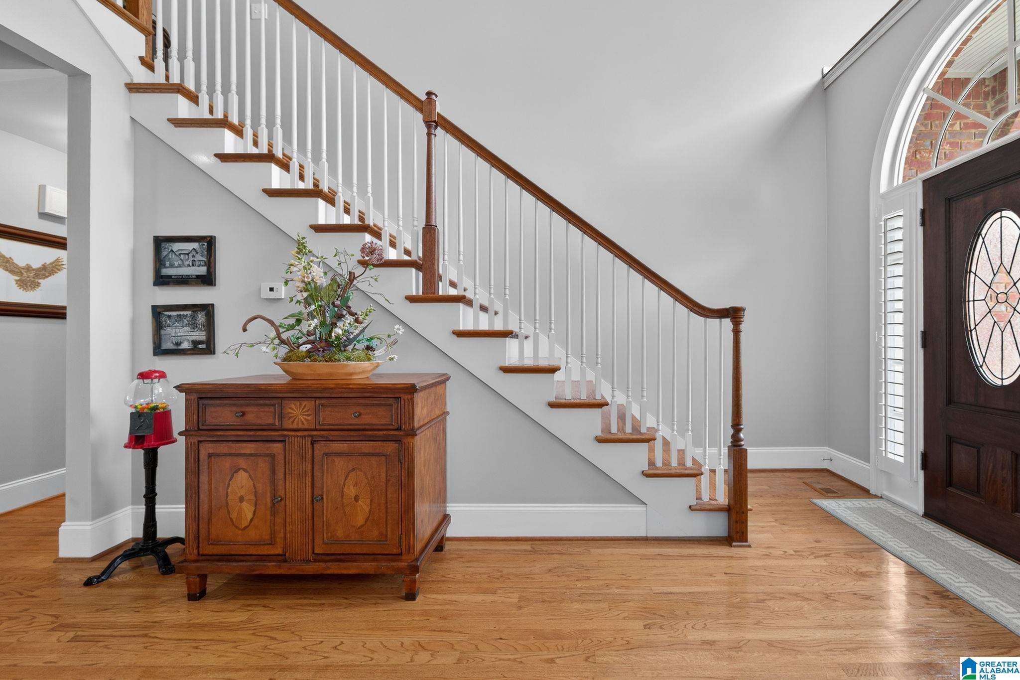 2058 KNOLLWOOD PLACE