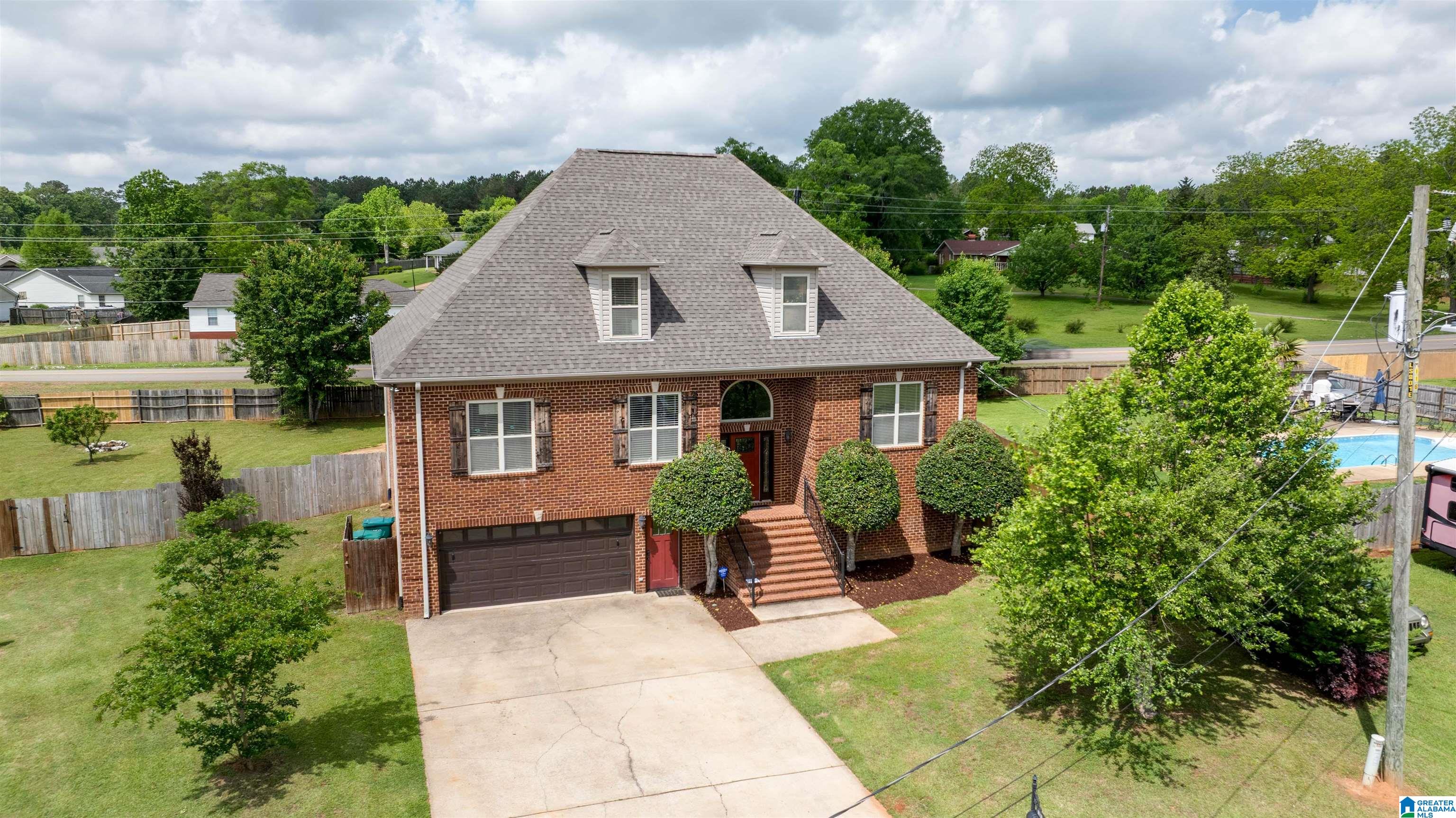 10821 DOGWOOD CIRCLE