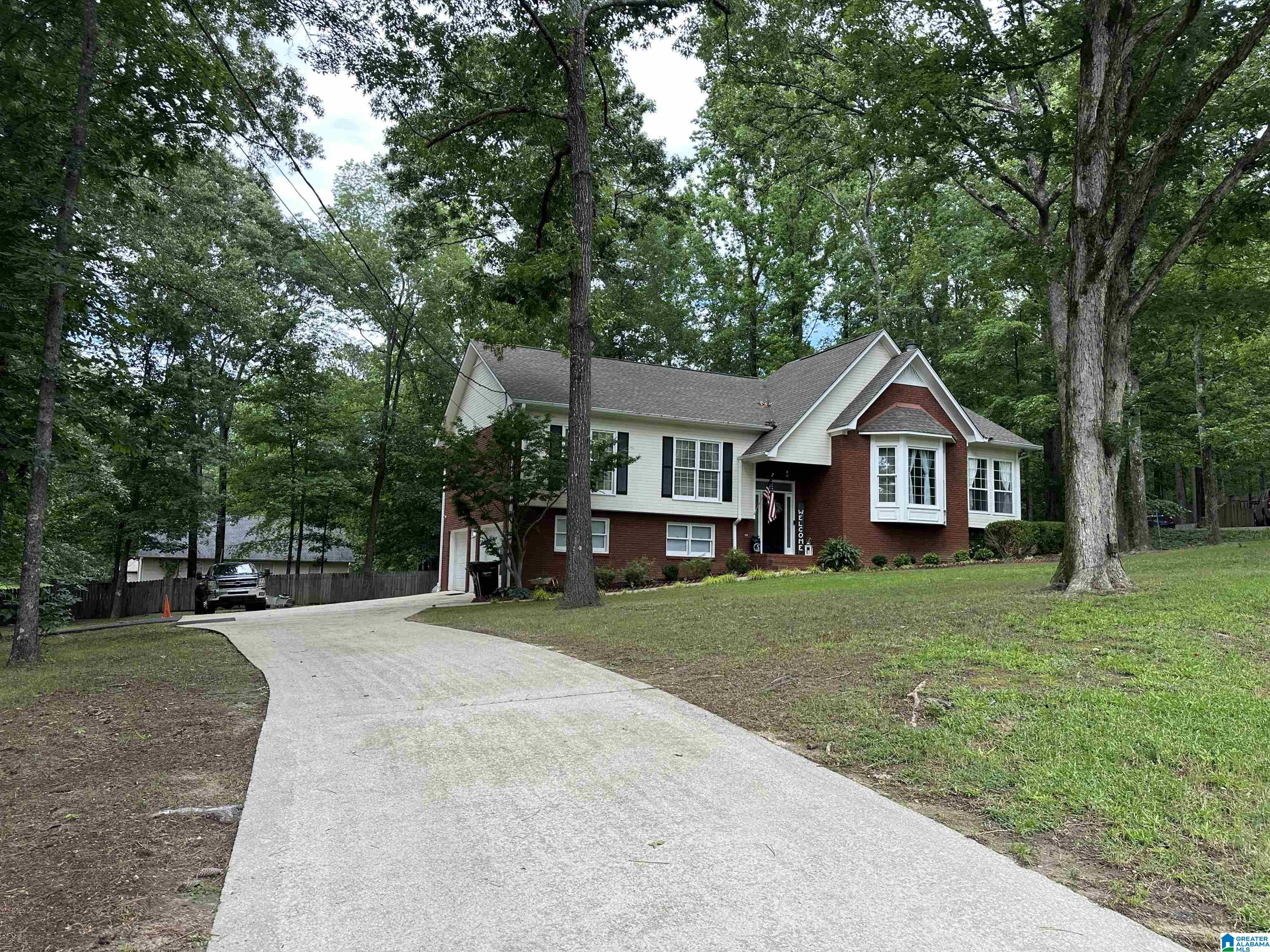 1004 TALL OAKS CIRCLE