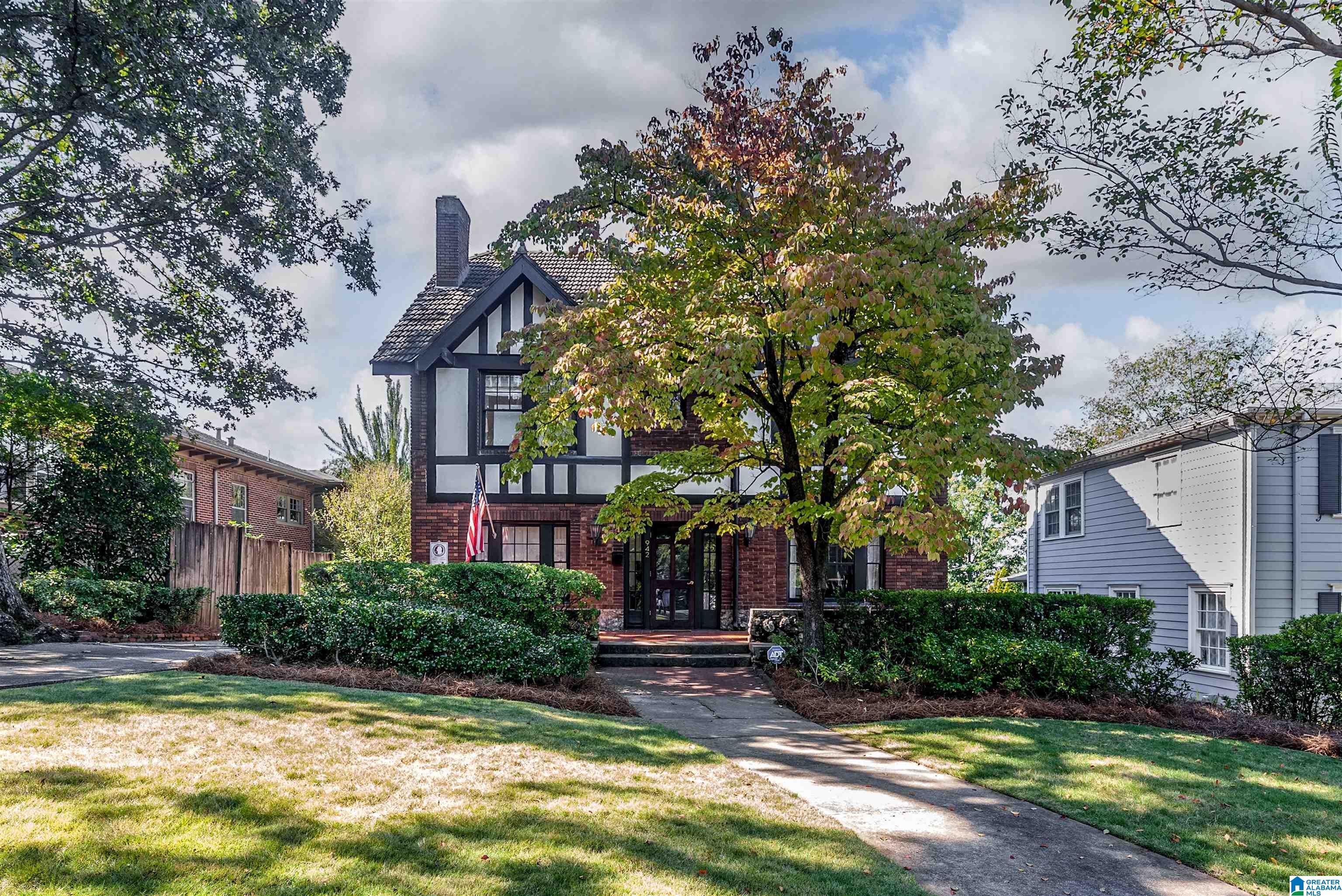 942 LINWOOD ROAD
